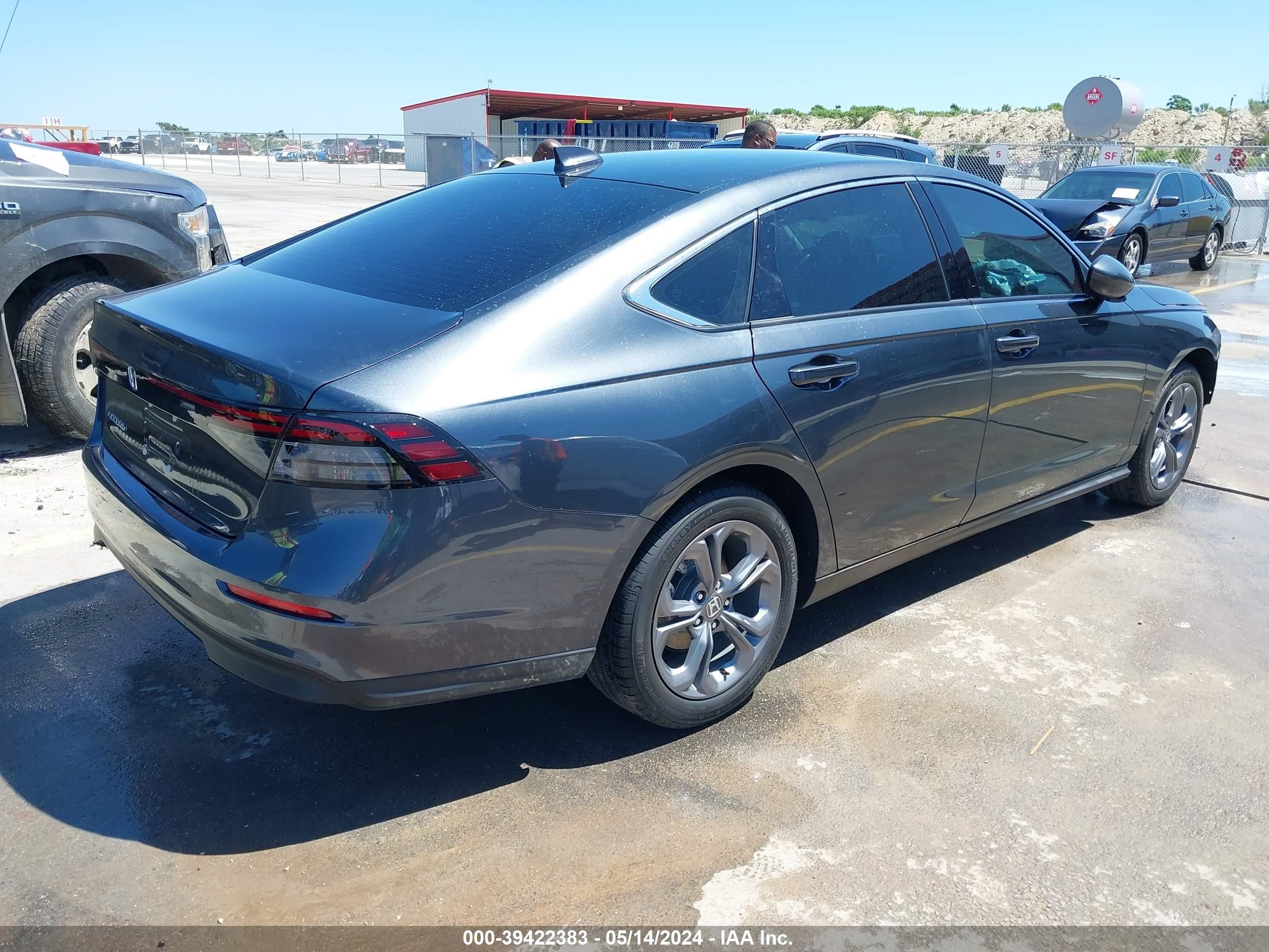 Photo 3 VIN: 1HGCY1F34RA041592 - HONDA ACCORD 