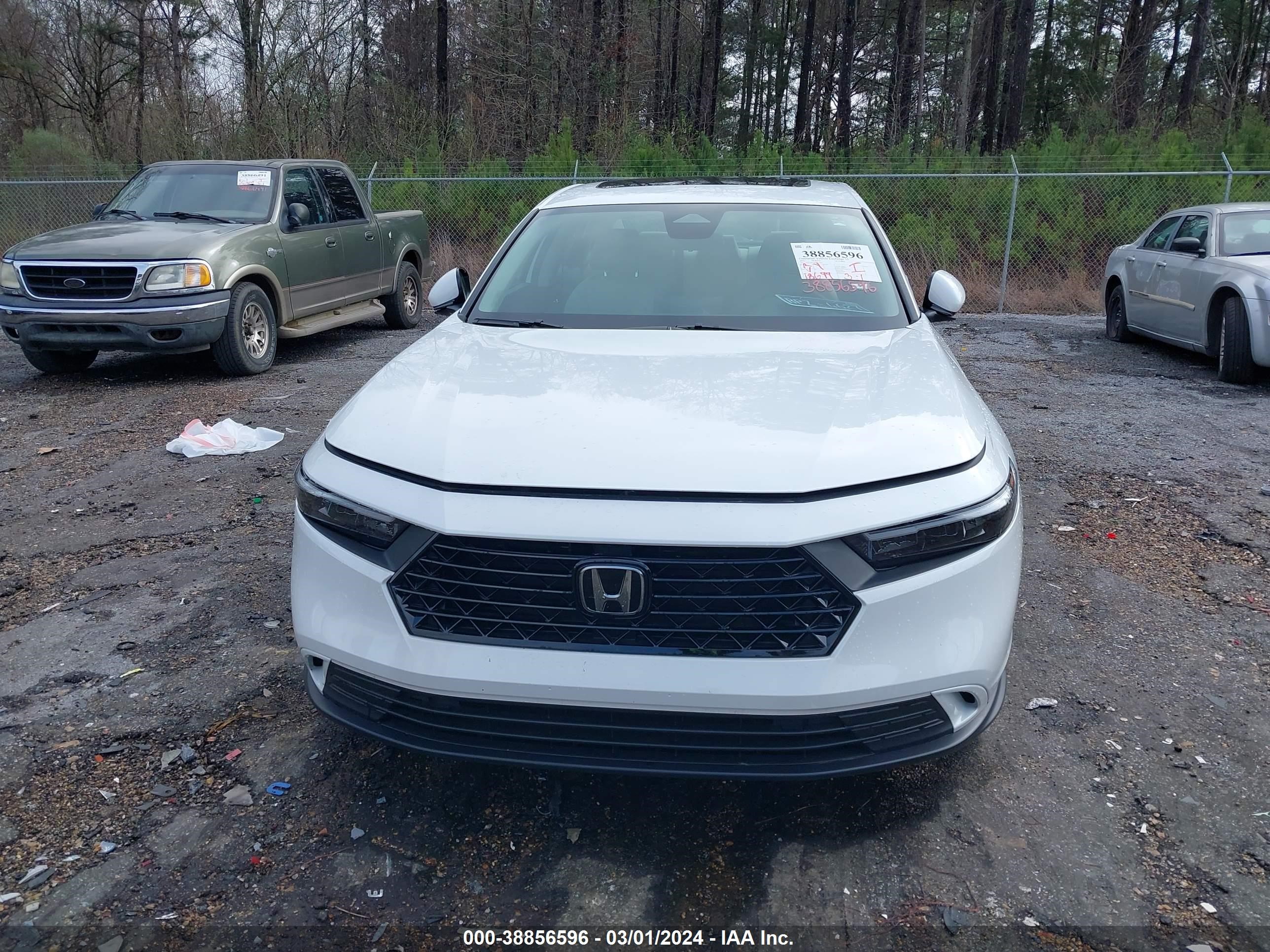 Photo 11 VIN: 1HGCY1F36PA015556 - HONDA ACCORD 