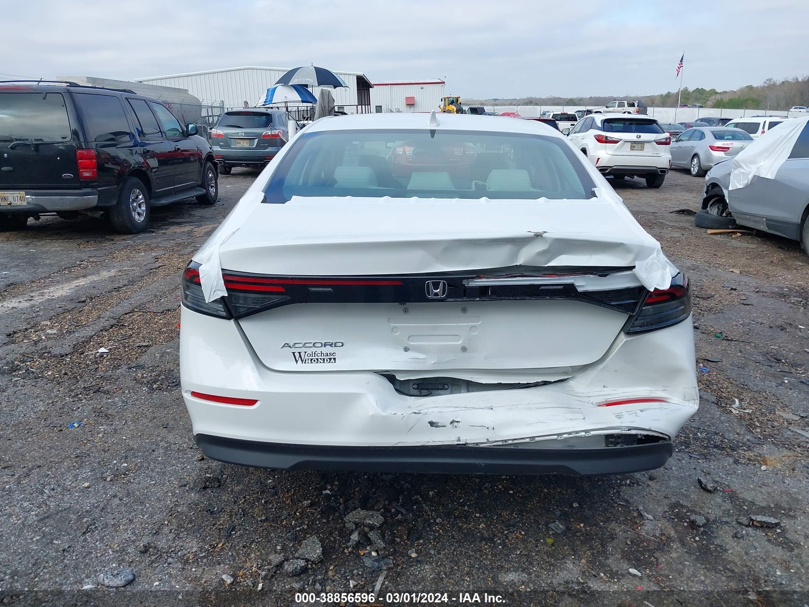 Photo 15 VIN: 1HGCY1F36PA015556 - HONDA ACCORD 