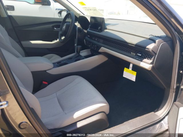 Photo 4 VIN: 1HGCY1F36PA018442 - HONDA ACCORD 