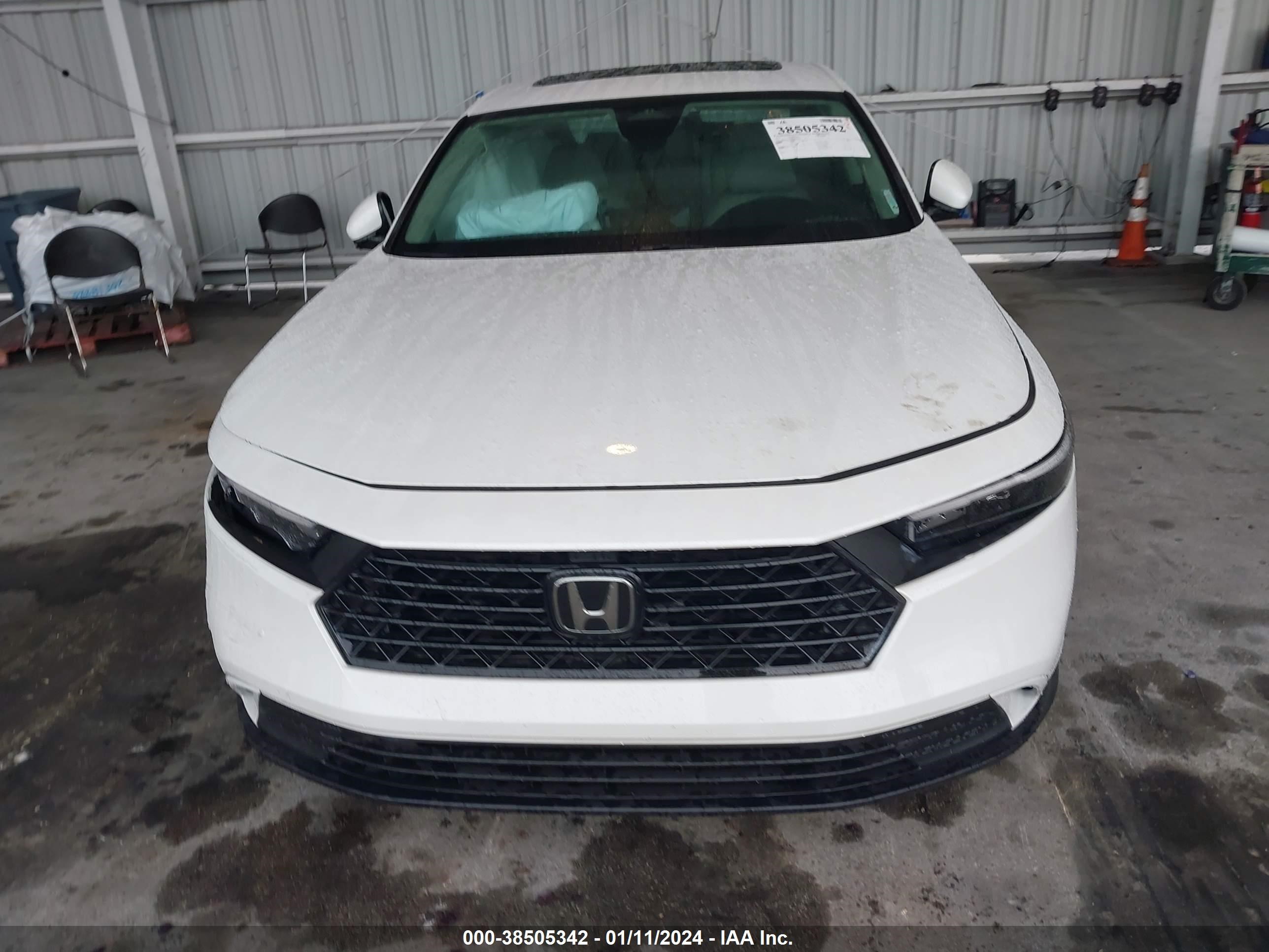 Photo 11 VIN: 1HGCY1F37PA005330 - HONDA ACCORD 