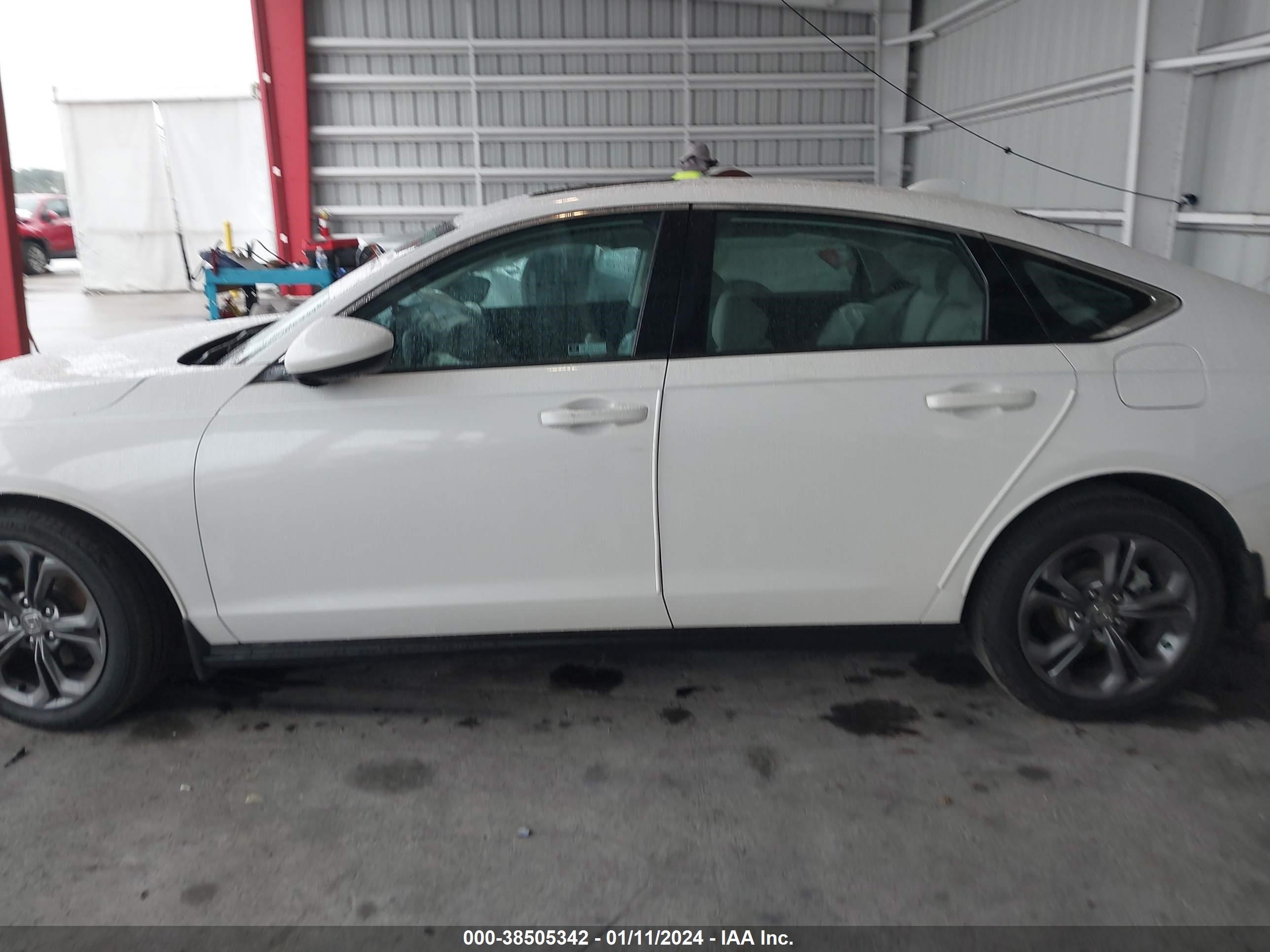 Photo 13 VIN: 1HGCY1F37PA005330 - HONDA ACCORD 