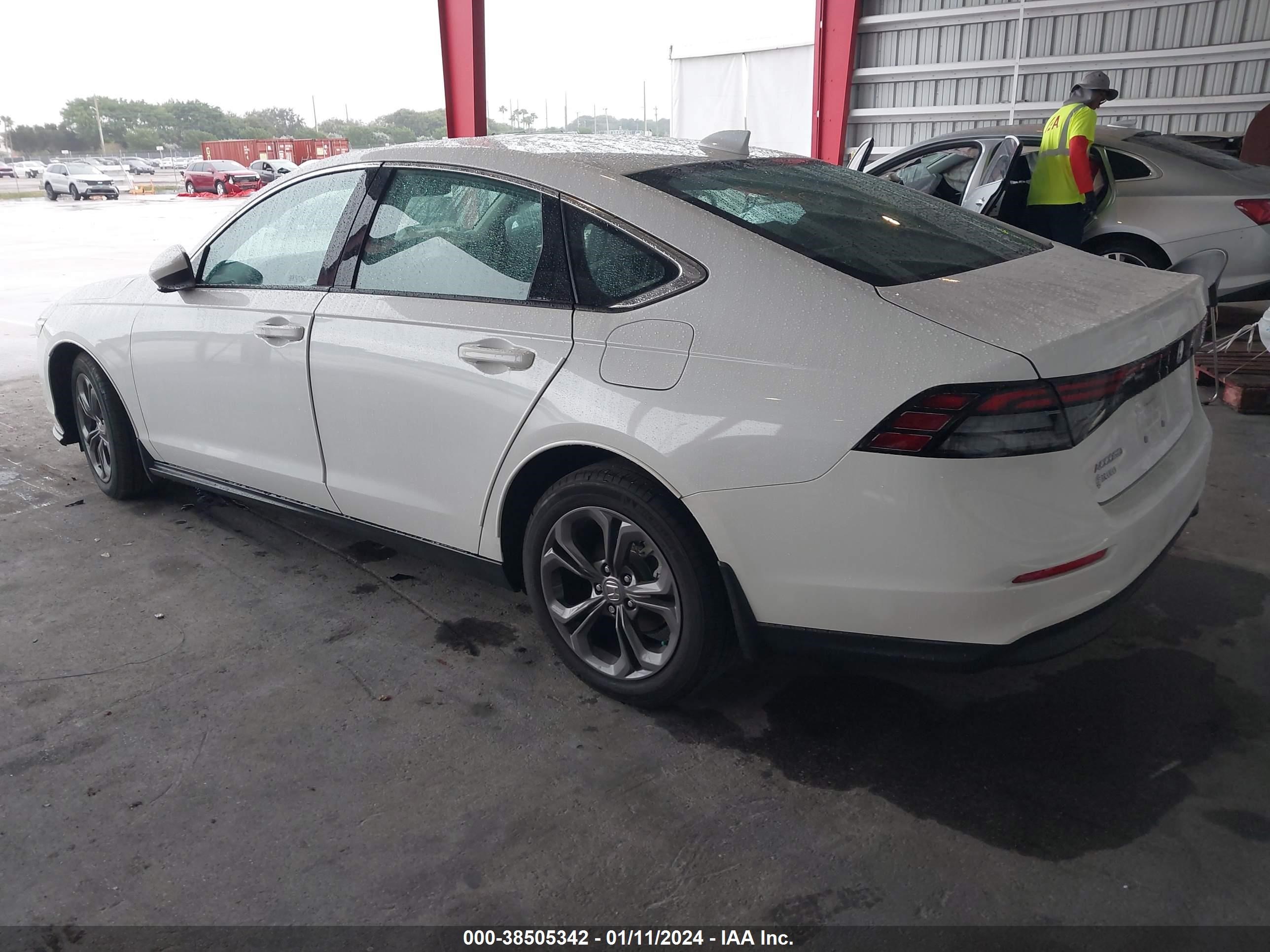 Photo 2 VIN: 1HGCY1F37PA005330 - HONDA ACCORD 