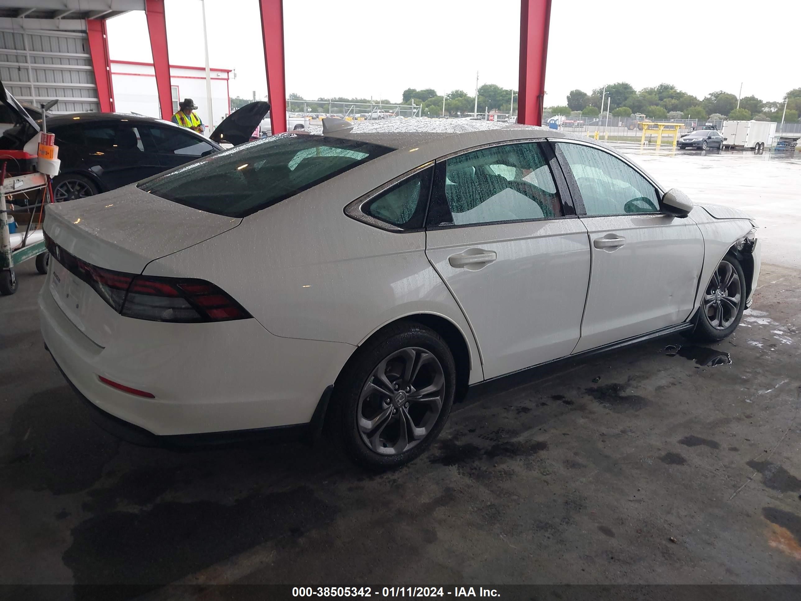 Photo 3 VIN: 1HGCY1F37PA005330 - HONDA ACCORD 