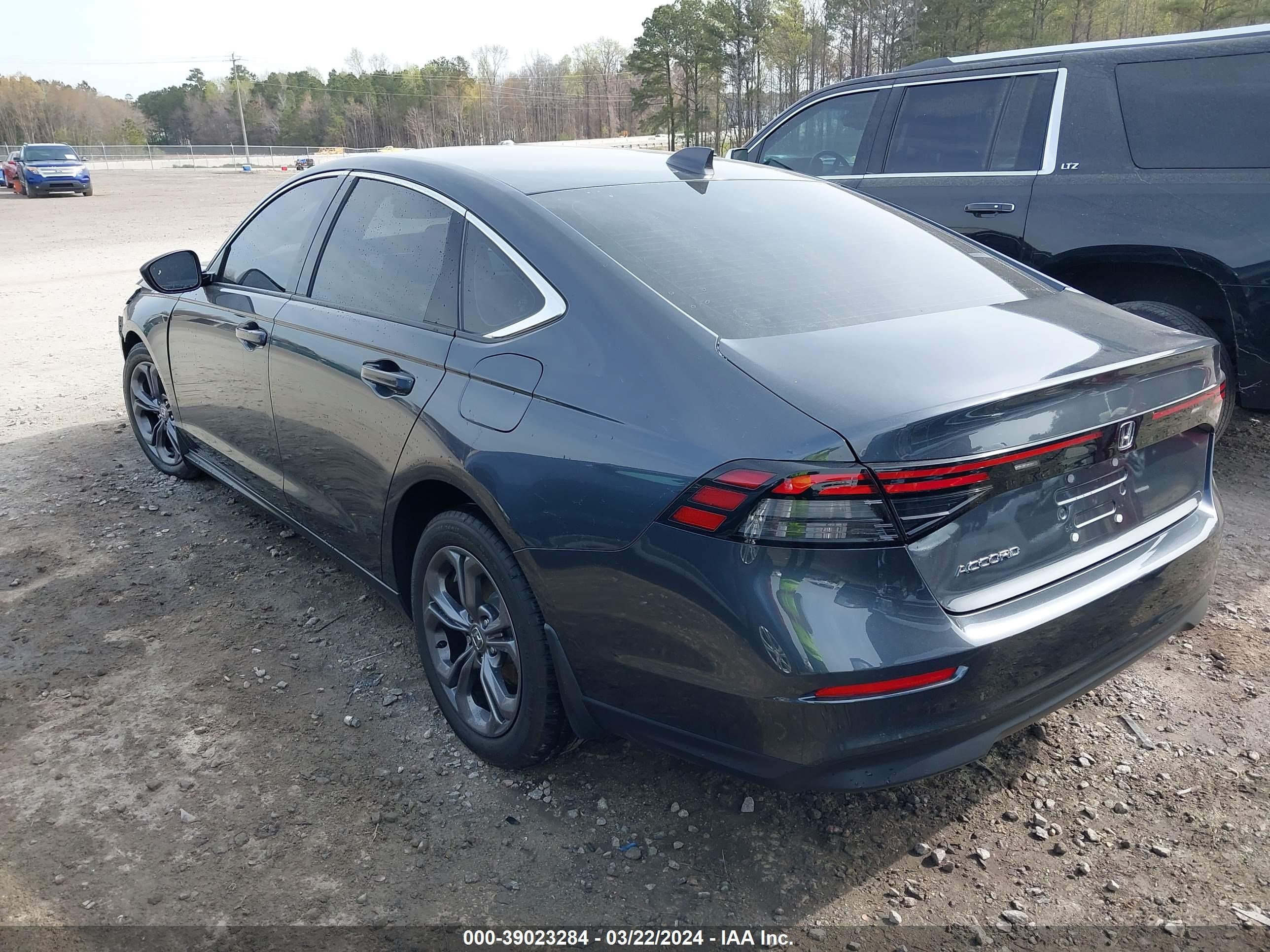 Photo 2 VIN: 1HGCY1F37PA028266 - HONDA ACCORD 