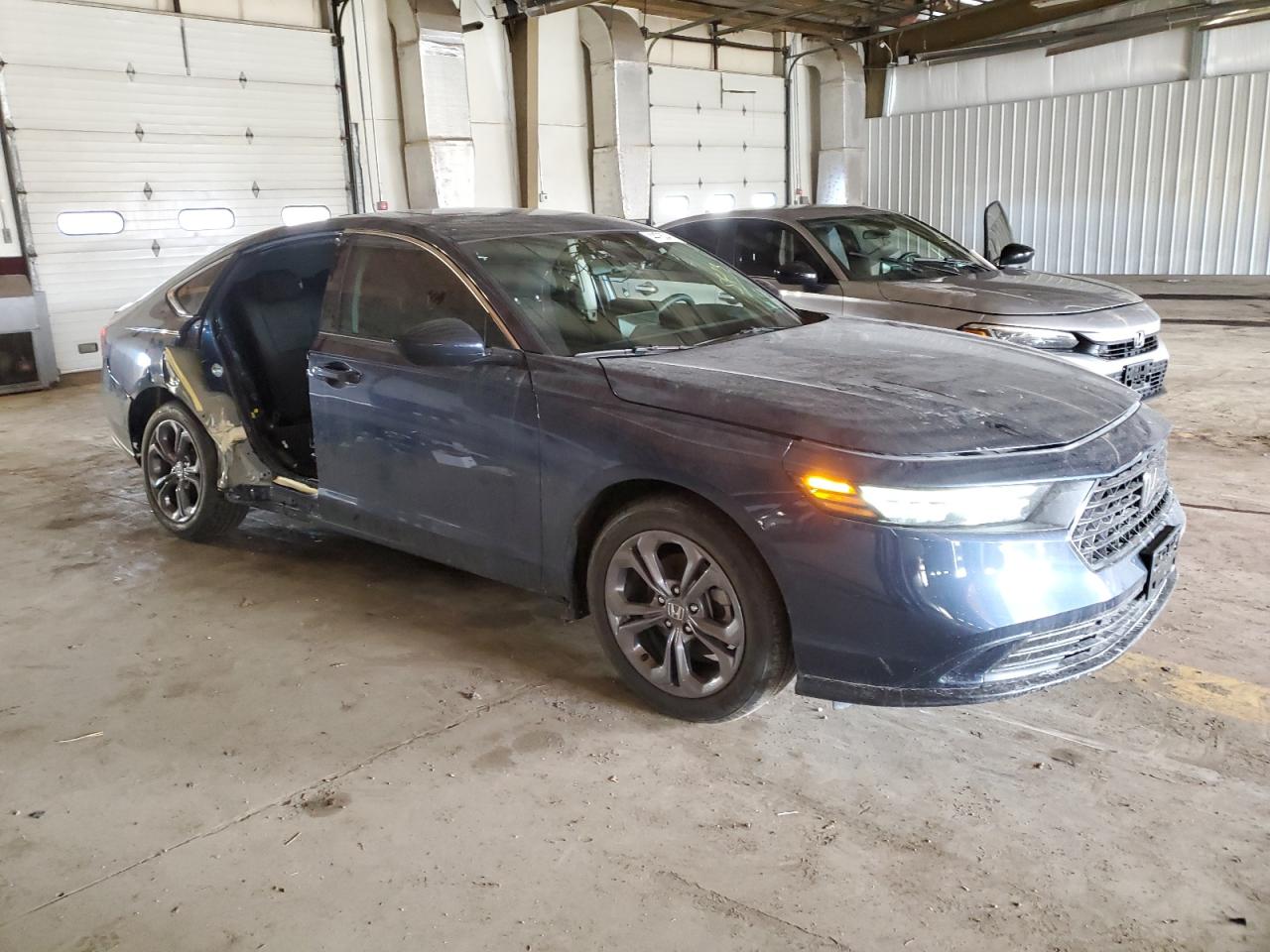 Photo 3 VIN: 1HGCY1F38PA039440 - HONDA ACCORD 