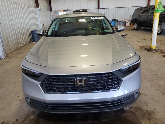 Photo 4 VIN: 1HGCY1F38RA007638 - HONDA ACCORD 