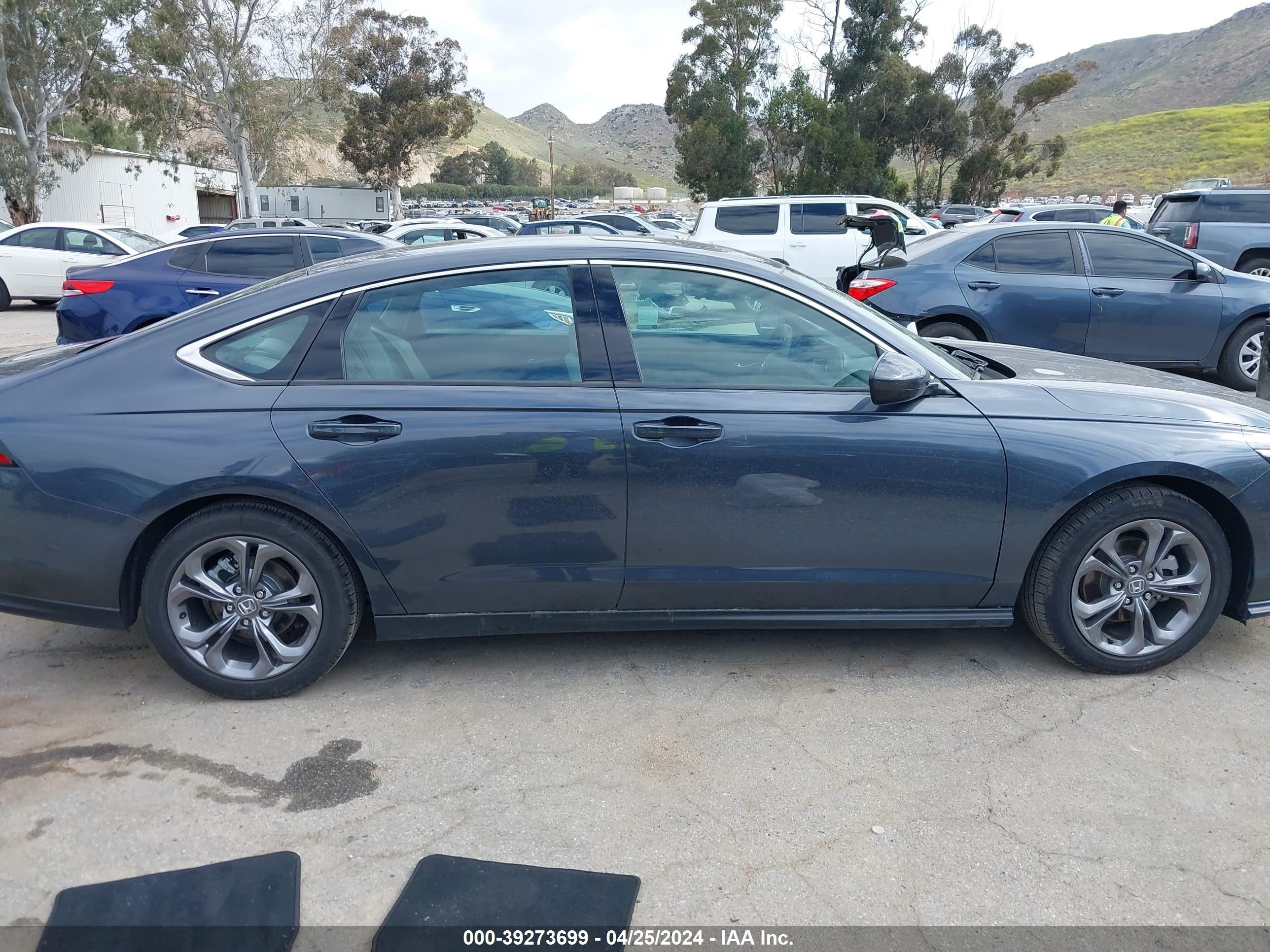 Photo 12 VIN: 1HGCY1F38RA010863 - HONDA ACCORD 