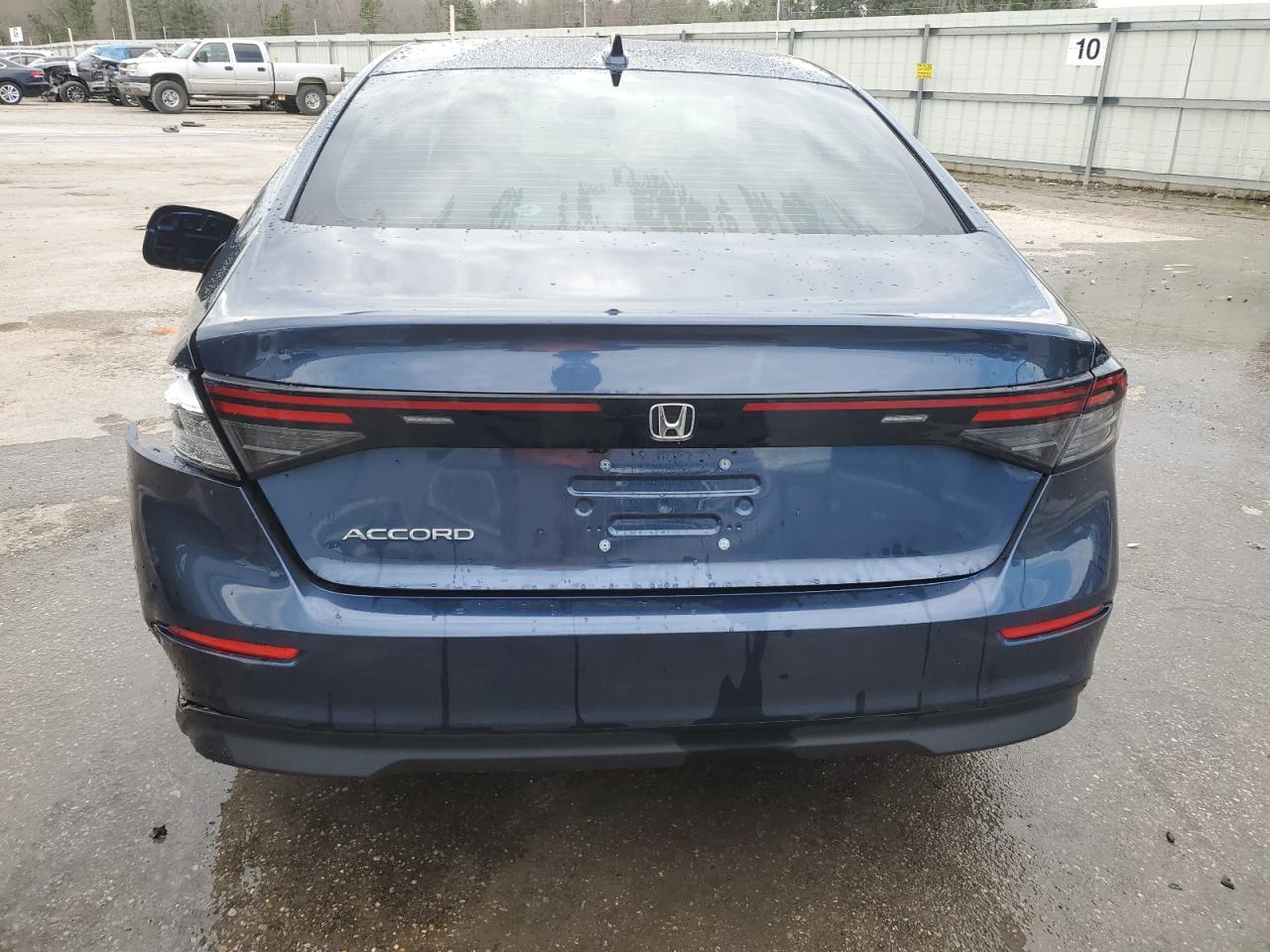 Photo 5 VIN: 1HGCY1F38RA015559 - HONDA ACCORD 