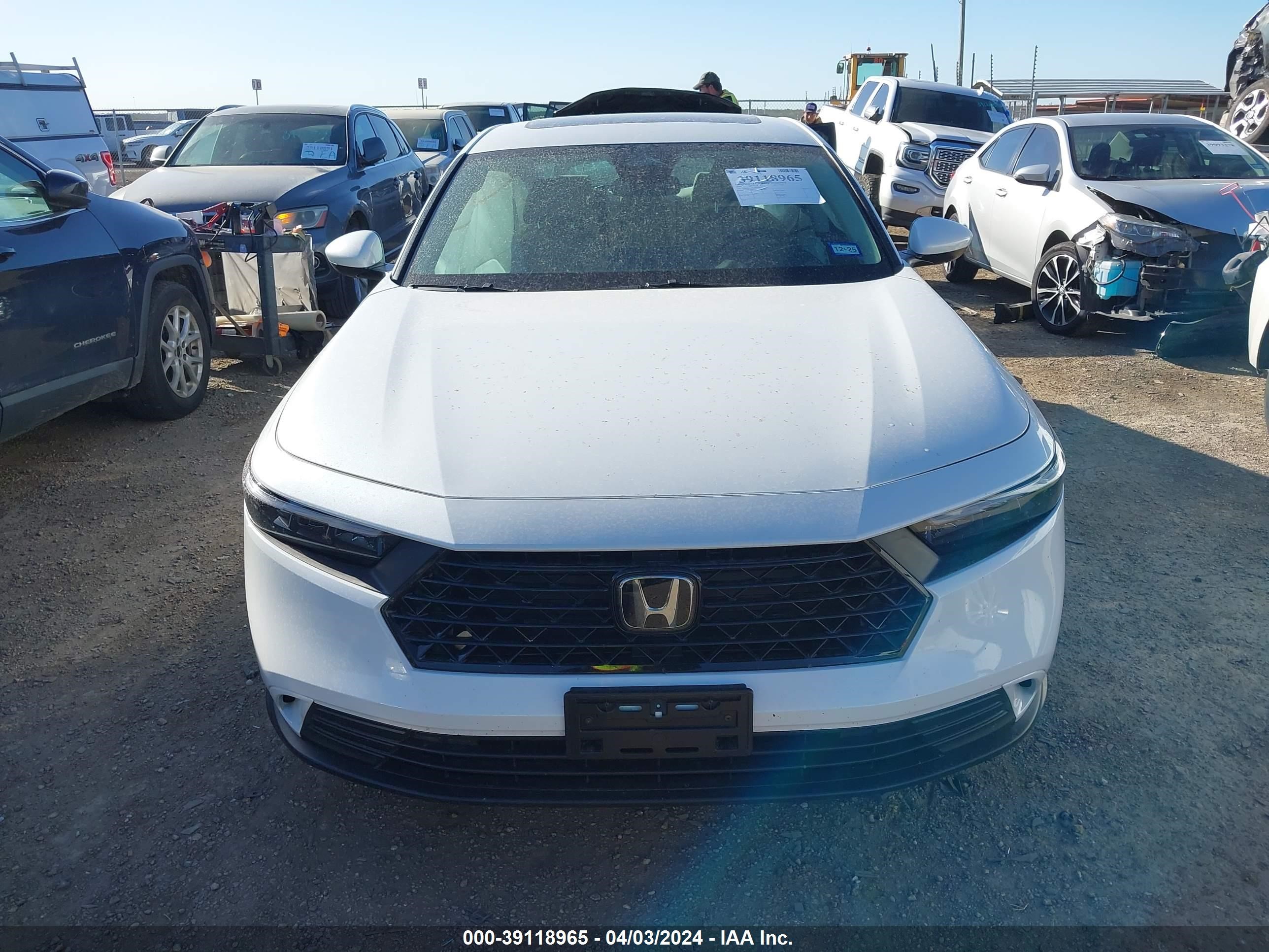 Photo 11 VIN: 1HGCY1F38RA030594 - HONDA ACCORD 