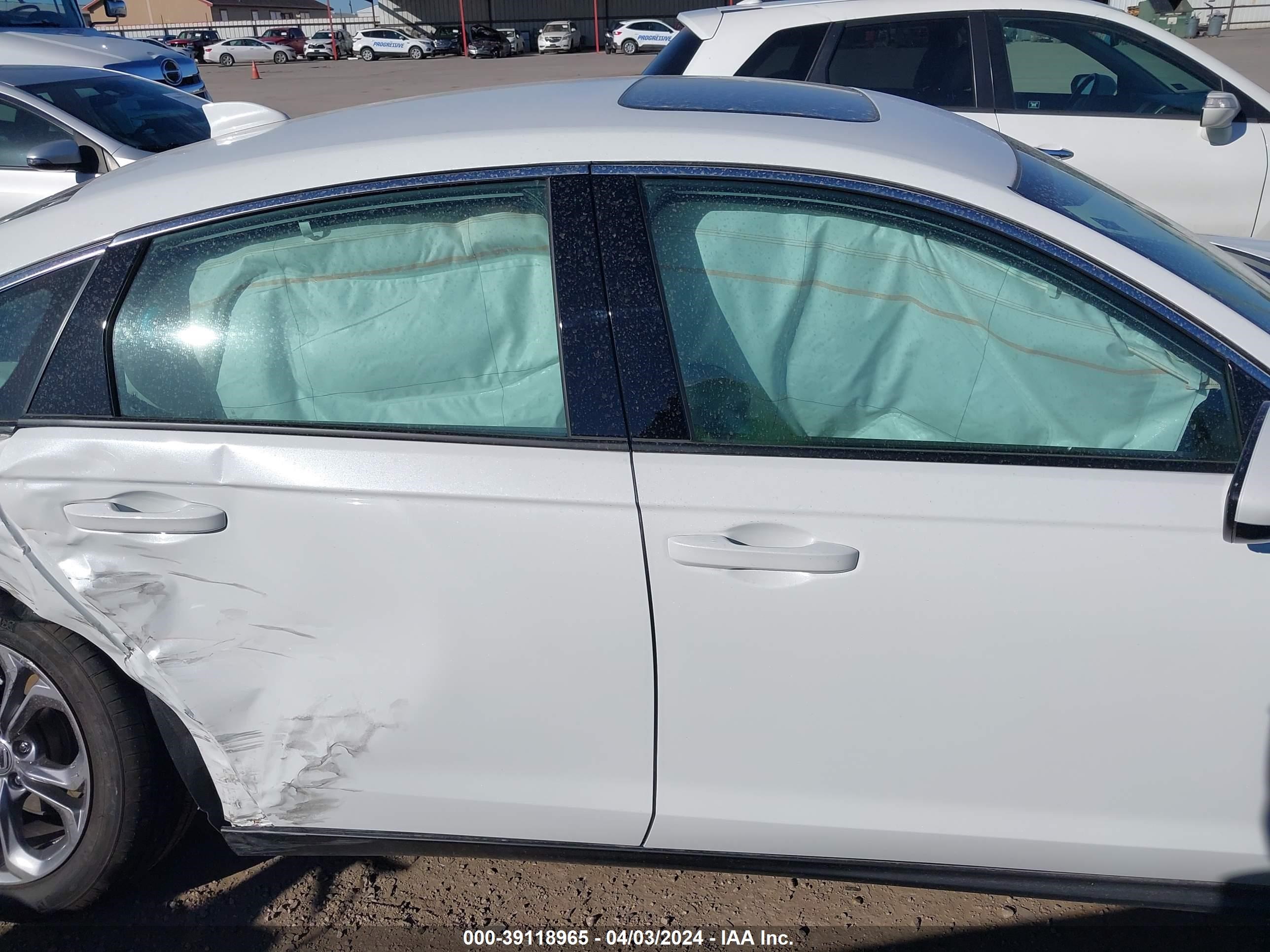 Photo 12 VIN: 1HGCY1F38RA030594 - HONDA ACCORD 