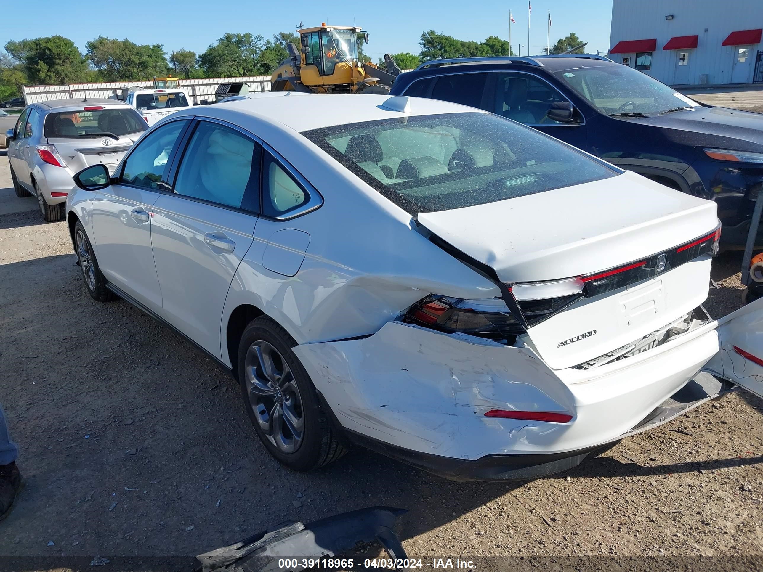 Photo 2 VIN: 1HGCY1F38RA030594 - HONDA ACCORD 