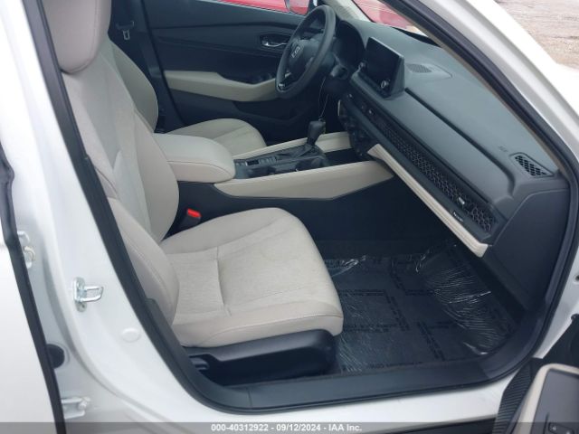 Photo 4 VIN: 1HGCY1F39RA012668 - HONDA ACCORD 