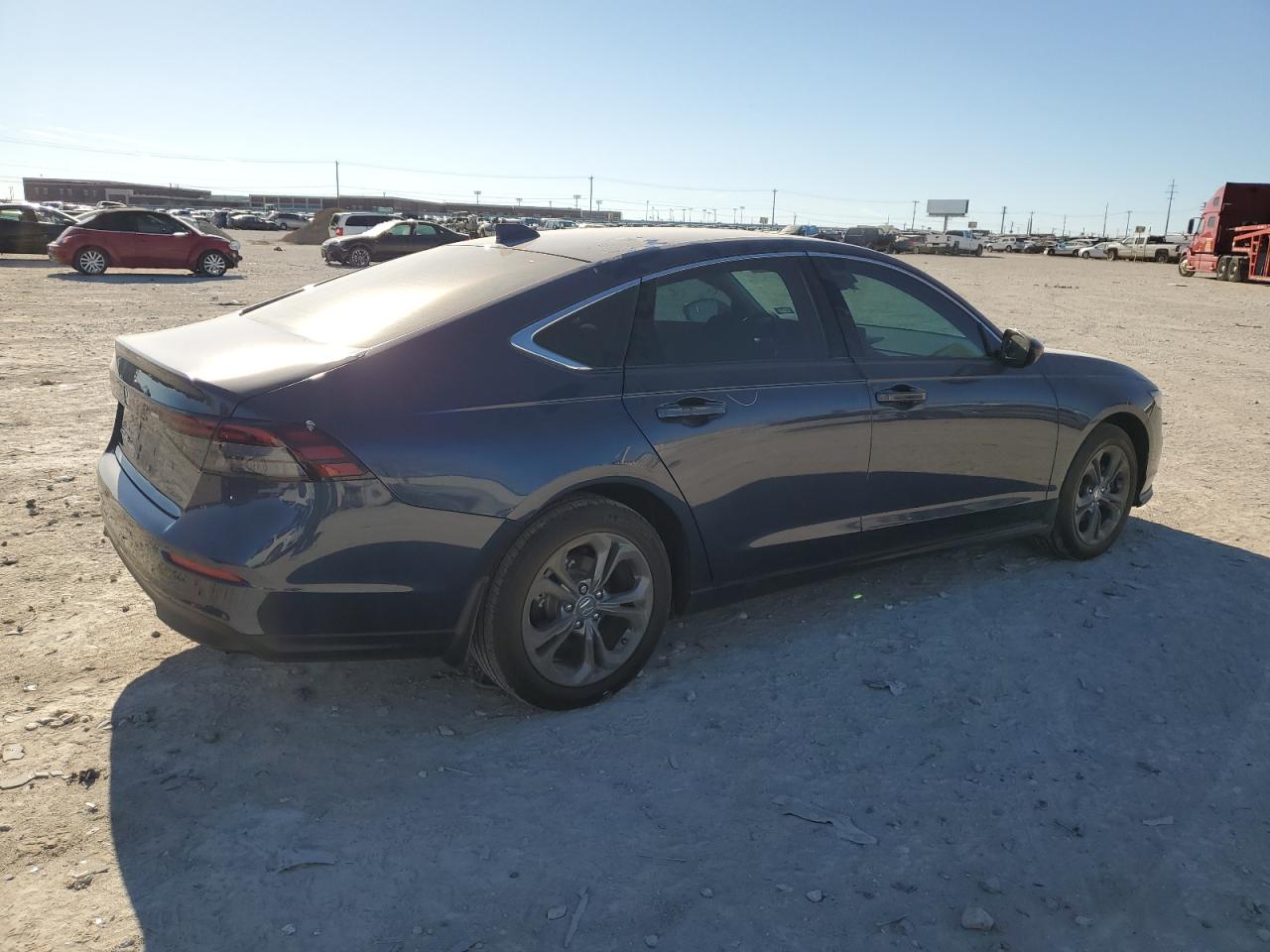 Photo 2 VIN: 1HGCY1F3XPA055767 - HONDA ACCORD 