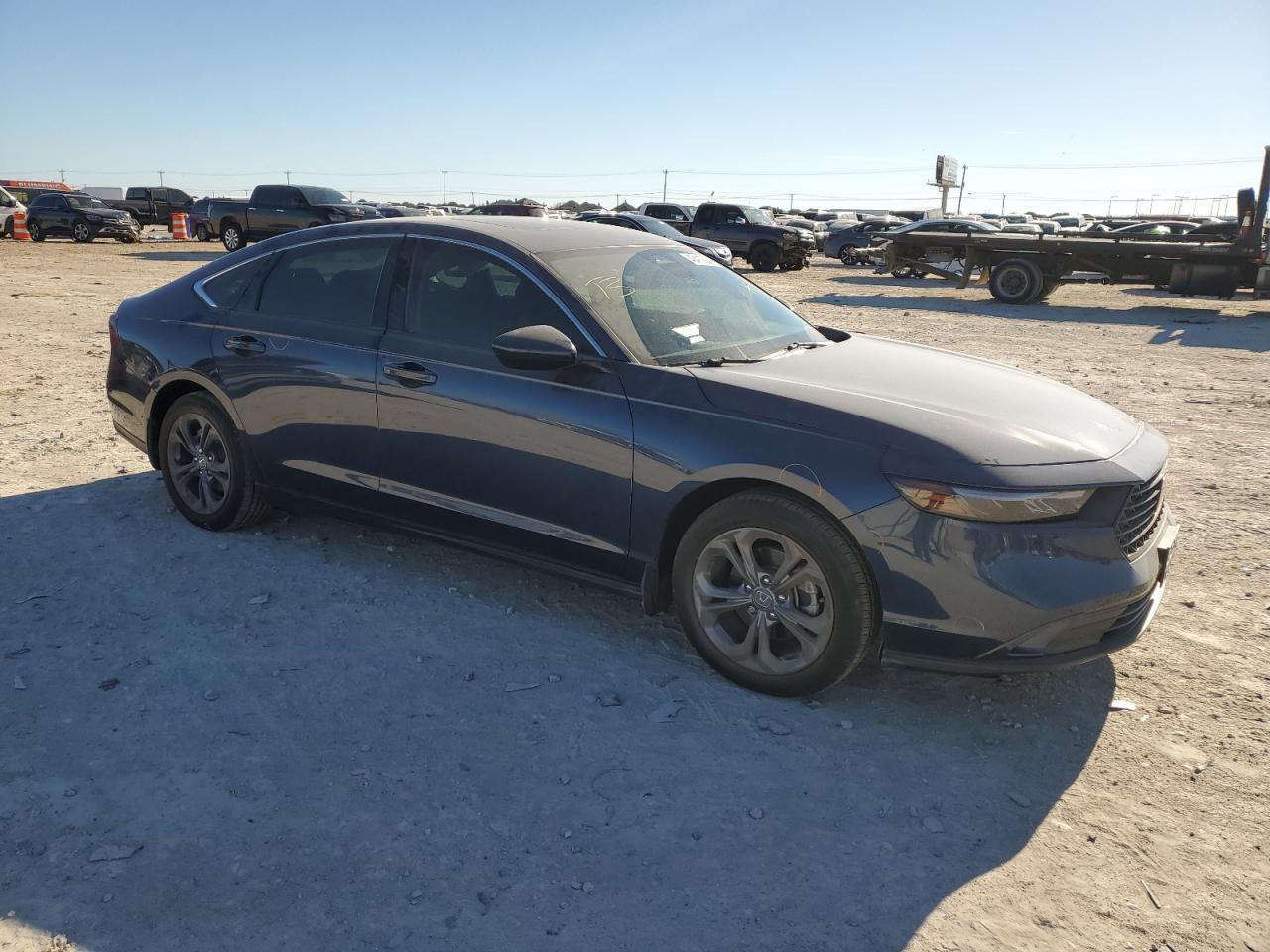 Photo 3 VIN: 1HGCY1F3XPA055767 - HONDA ACCORD 