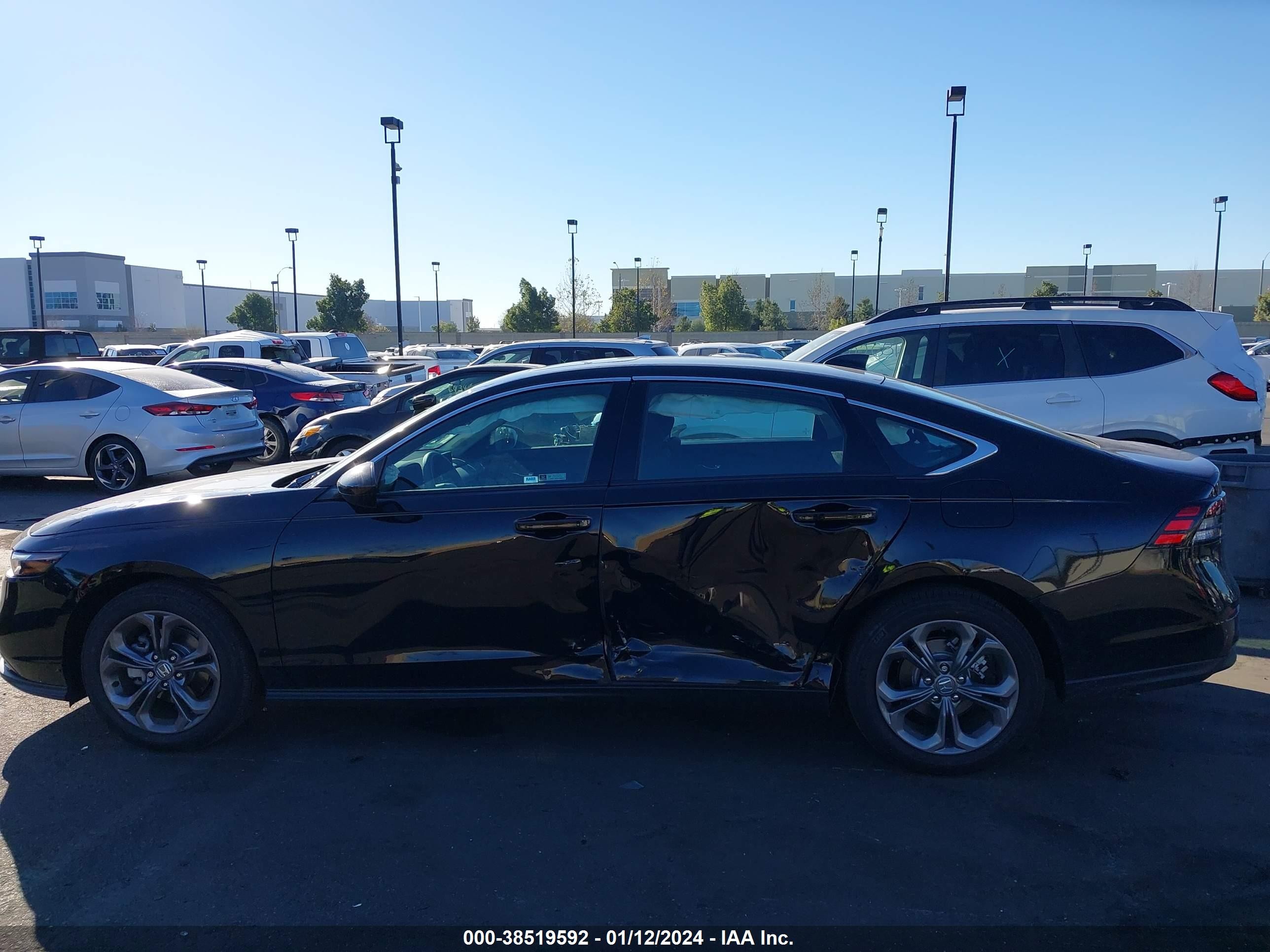 Photo 13 VIN: 1HGCY1F3XRA013411 - HONDA ACCORD 