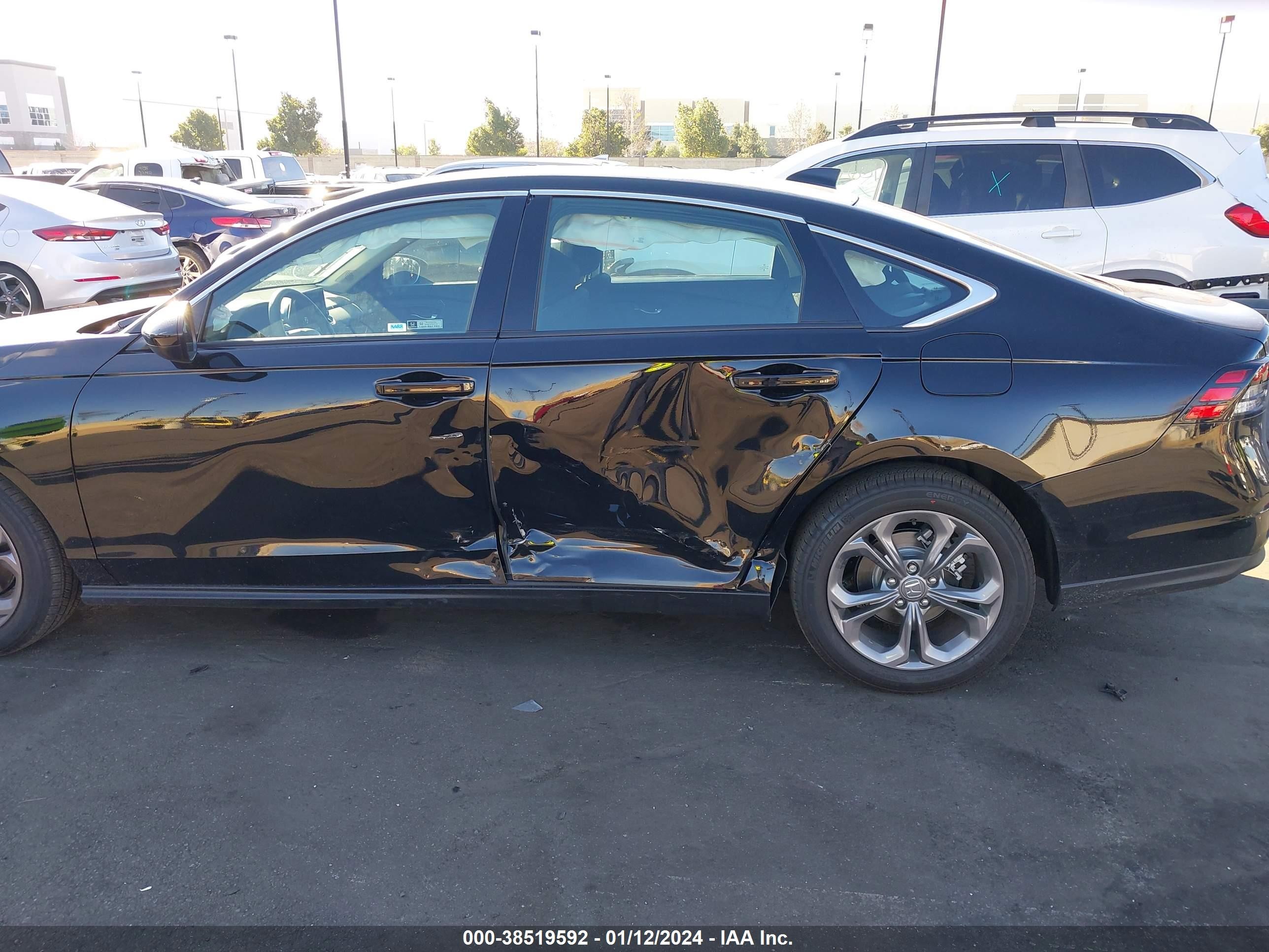 Photo 5 VIN: 1HGCY1F3XRA013411 - HONDA ACCORD 