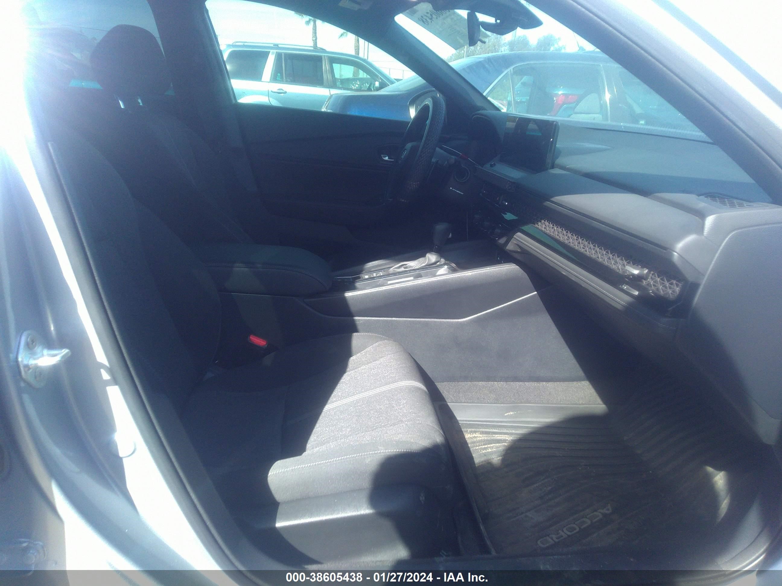 Photo 4 VIN: 1HGCY2F50PA020131 - HONDA ACCORD 