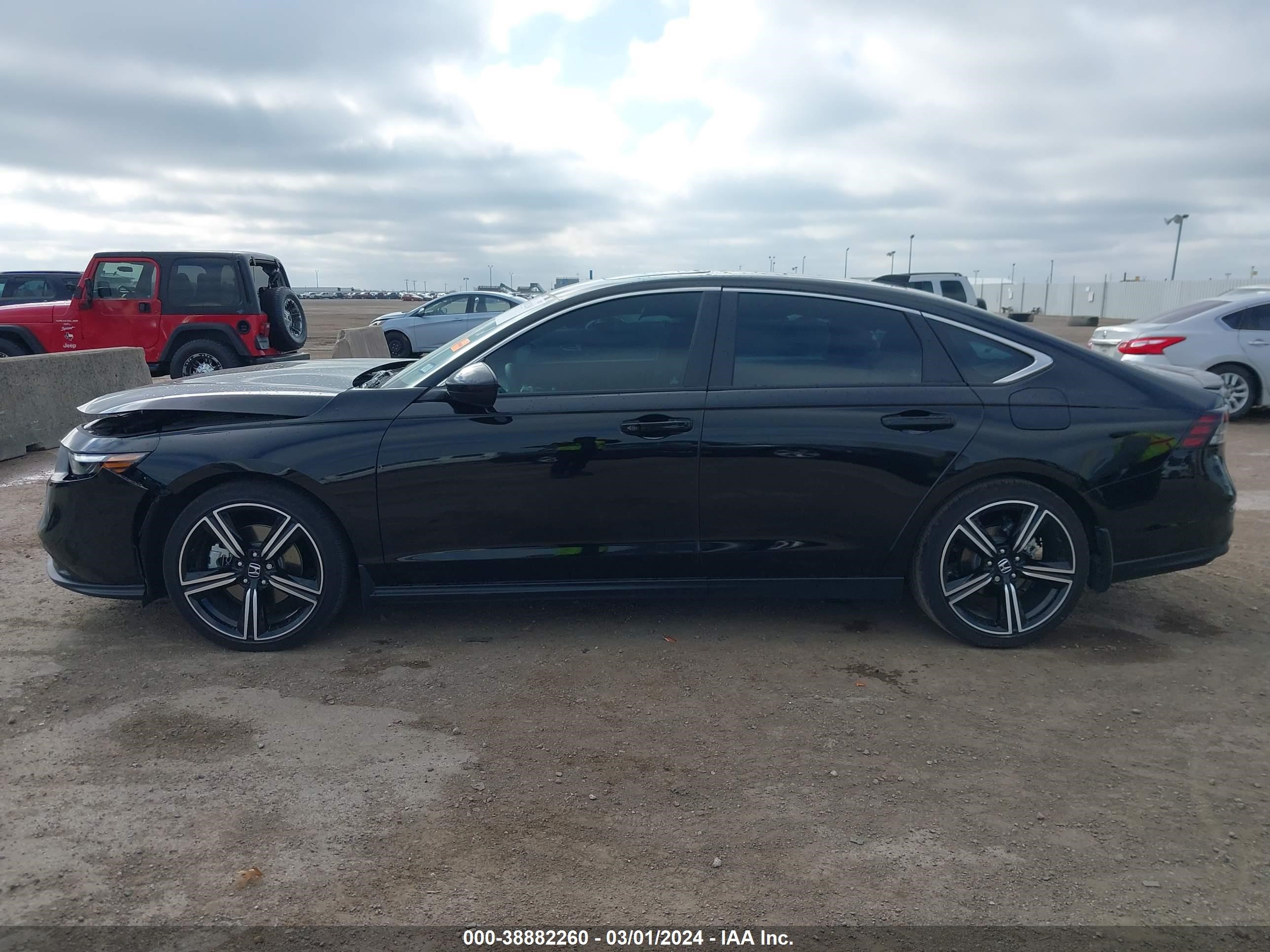 Photo 13 VIN: 1HGCY2F51RA015135 - HONDA ACCORD 