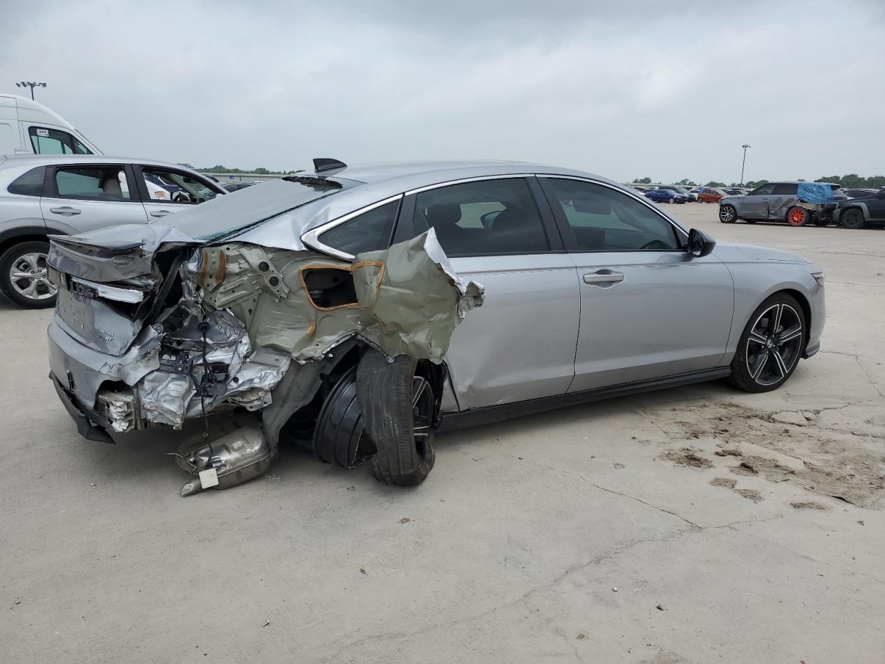 Photo 2 VIN: 1HGCY2F52PA033141 - HONDA ACCORD 