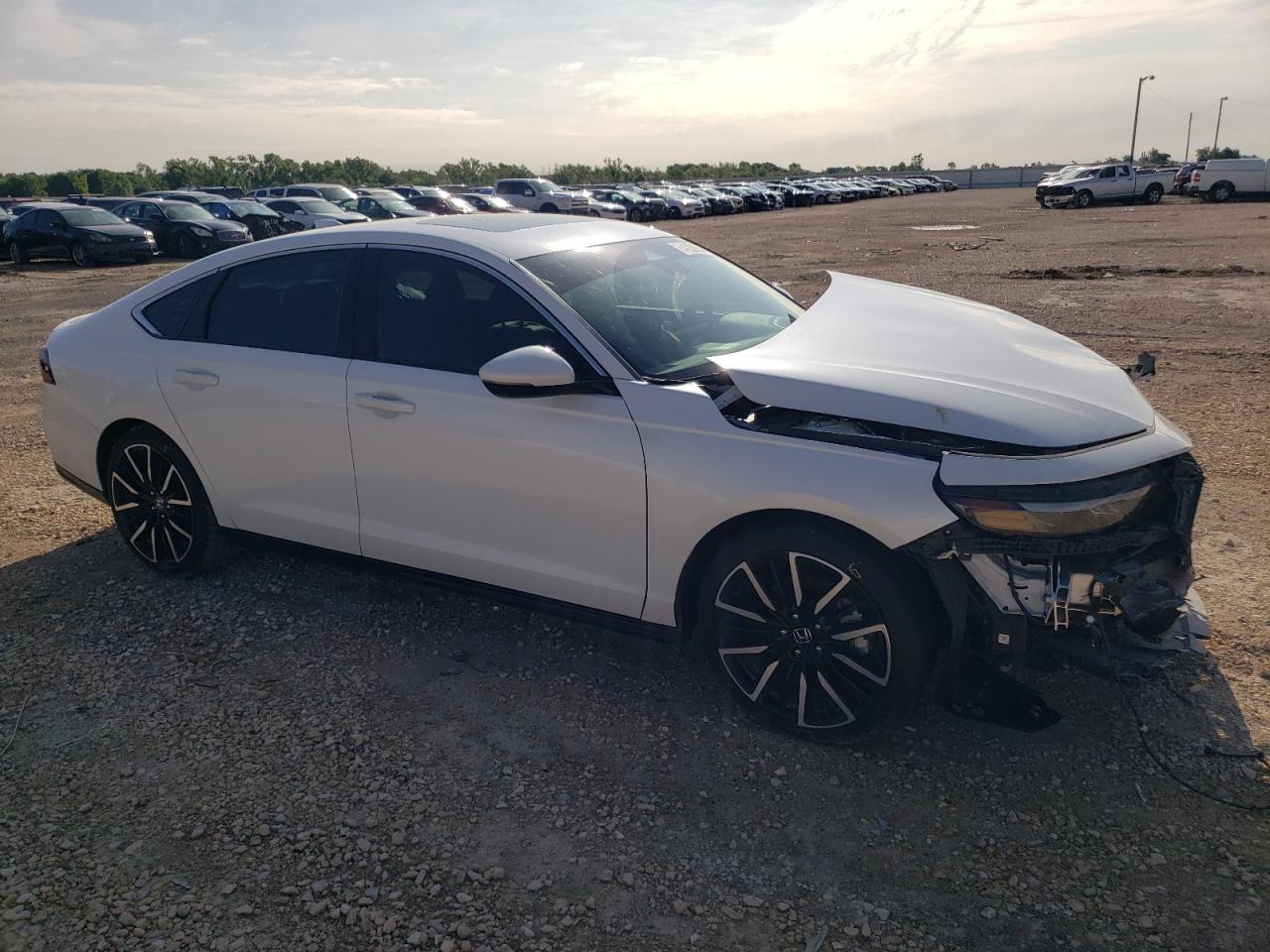 Photo 3 VIN: 1HGCY2F81PA035988 - HONDA ACCORD 