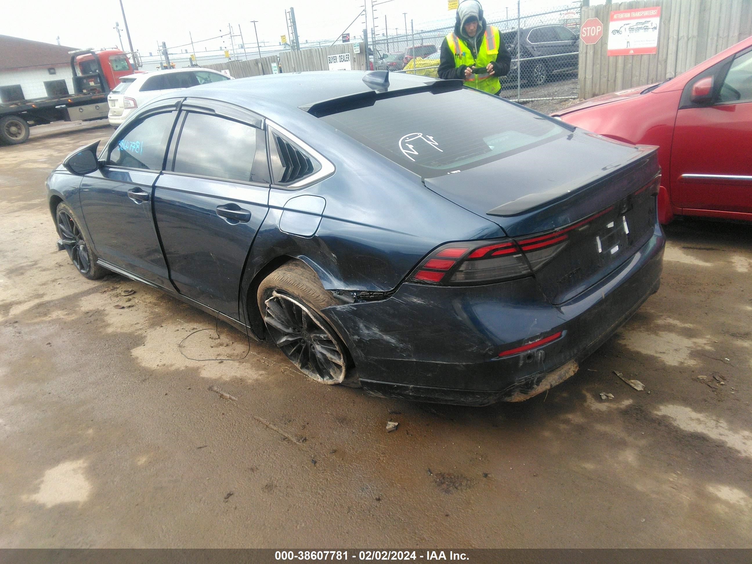 Photo 2 VIN: 1HGCY2F82PA016737 - HONDA ACCORD 