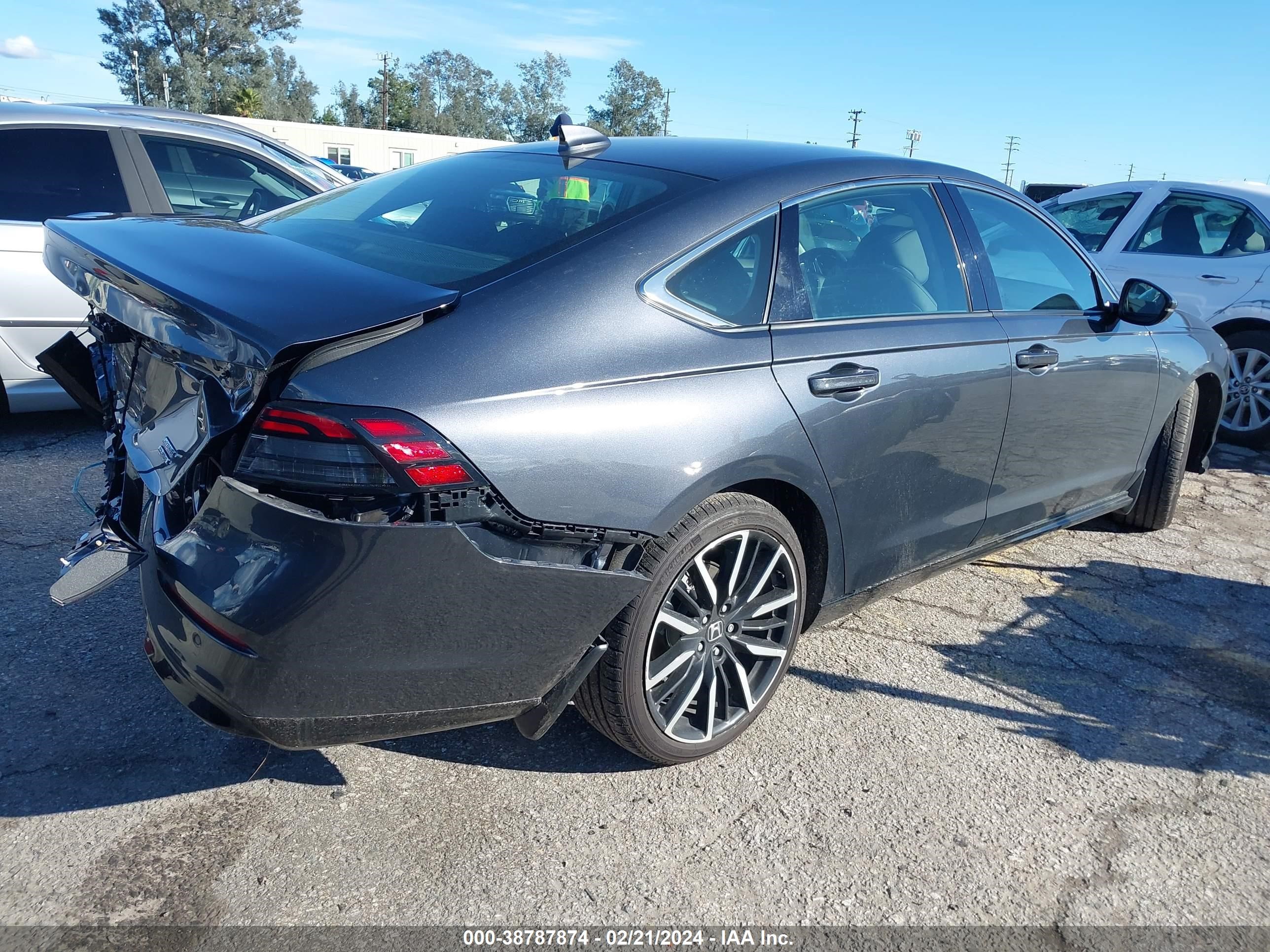 Photo 3 VIN: 1HGCY2F8XPA031535 - HONDA ACCORD 