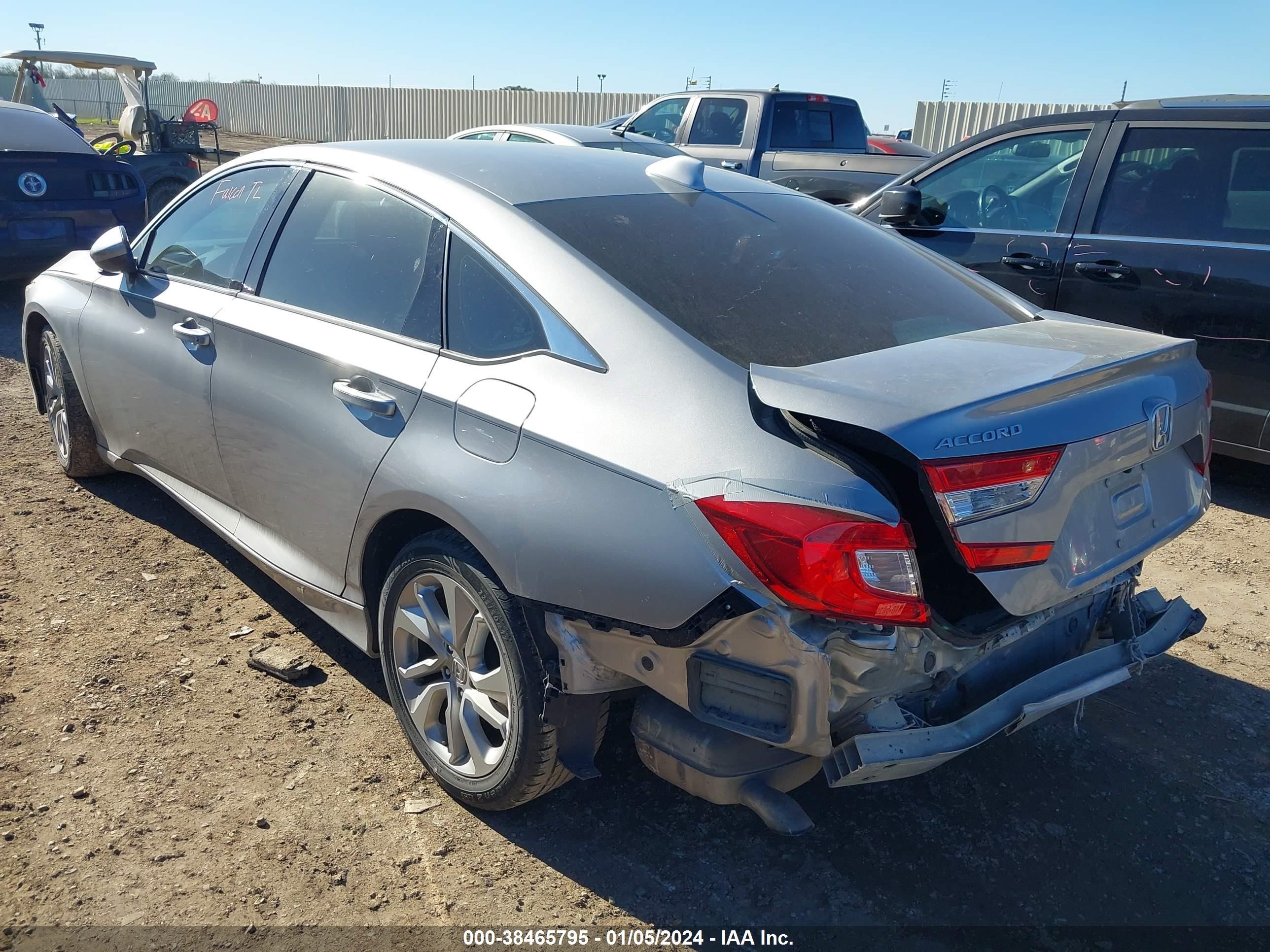 Photo 2 VIN: 1HGCZ1F13LA005925 - HONDA ACCORD 