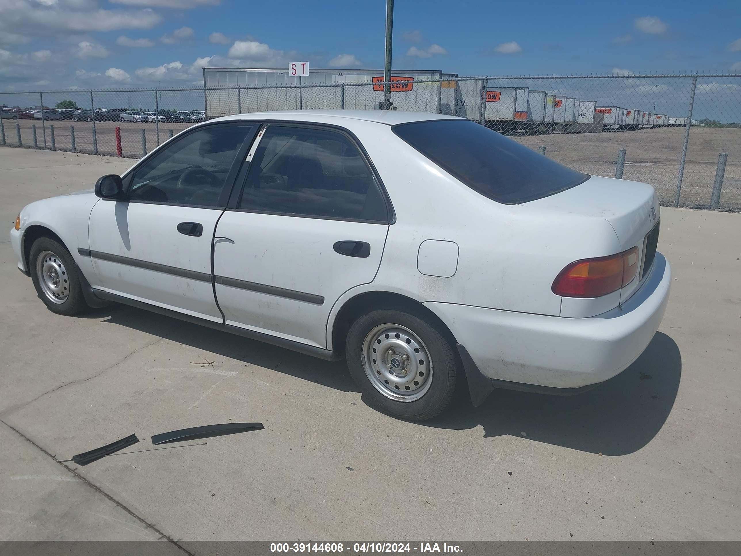 Photo 2 VIN: 1HGEG8646NL030072 - HONDA CIVIC 