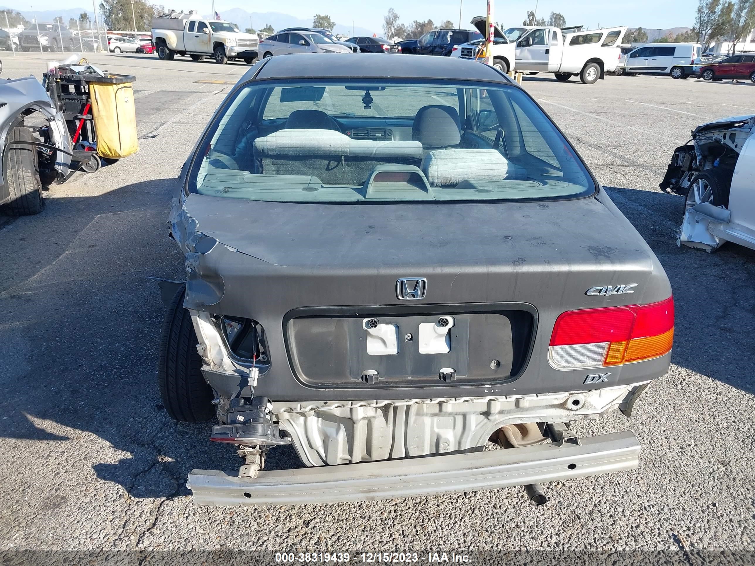 Photo 16 VIN: 1HGEJ6121TL090950 - HONDA CIVIC 