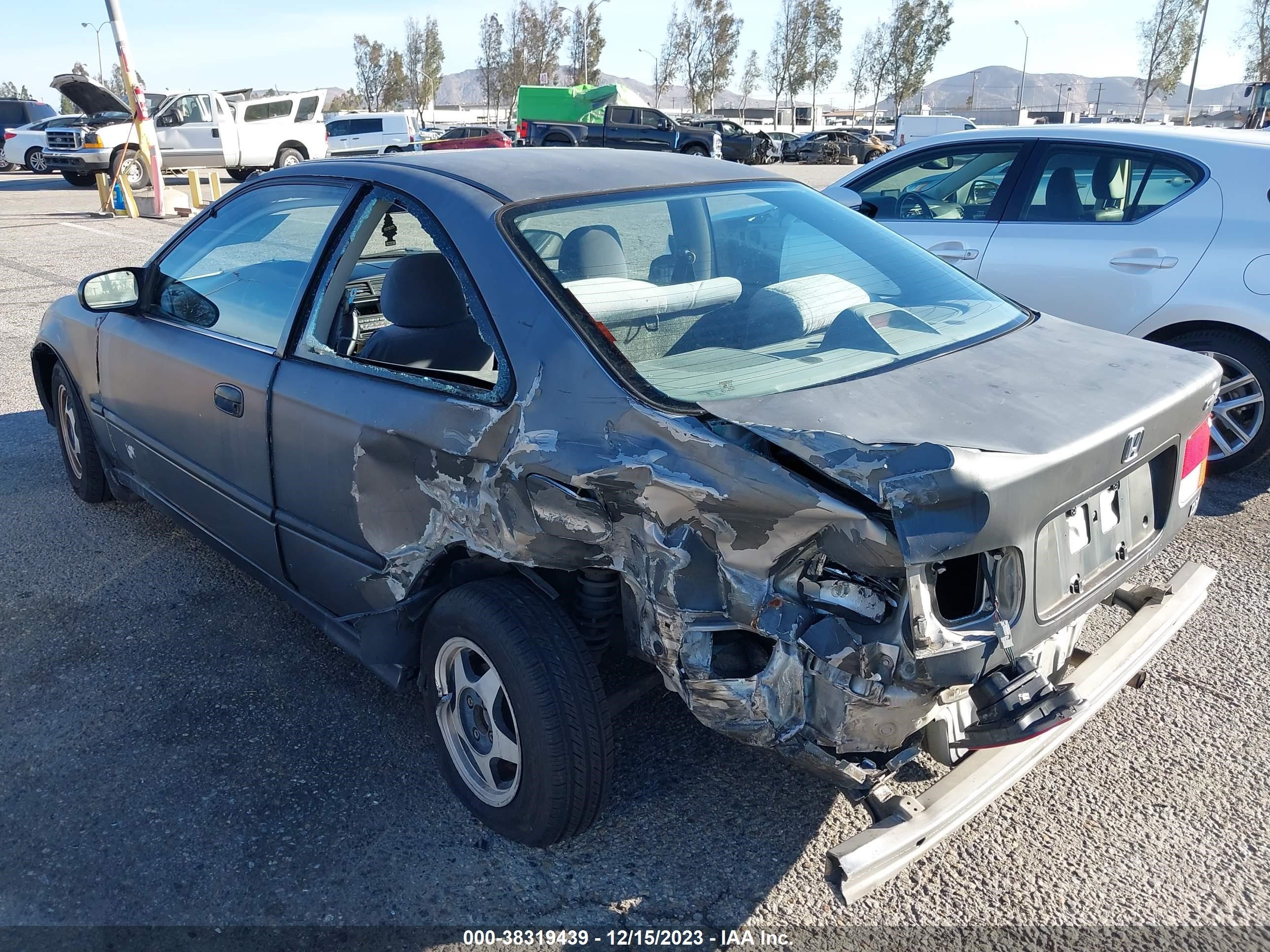 Photo 2 VIN: 1HGEJ6121TL090950 - HONDA CIVIC 