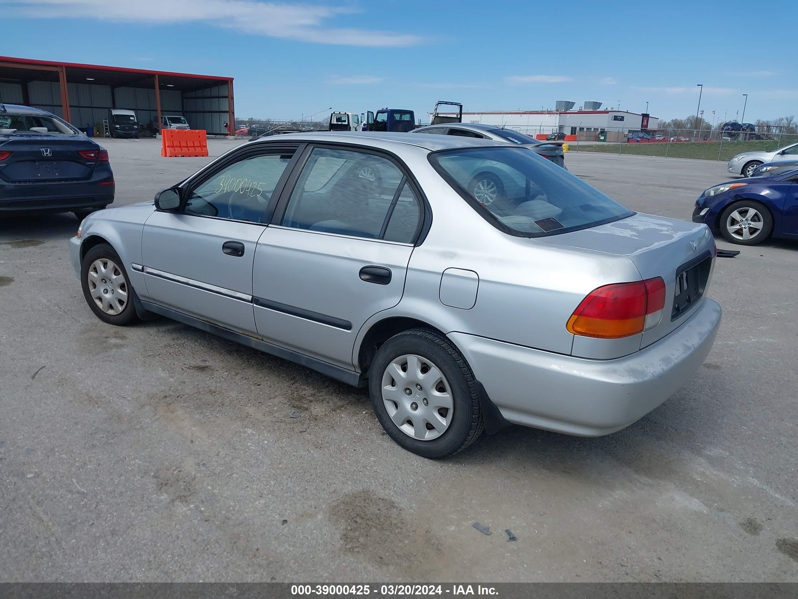 Photo 2 VIN: 1HGEJ6621WL002217 - HONDA CIVIC 