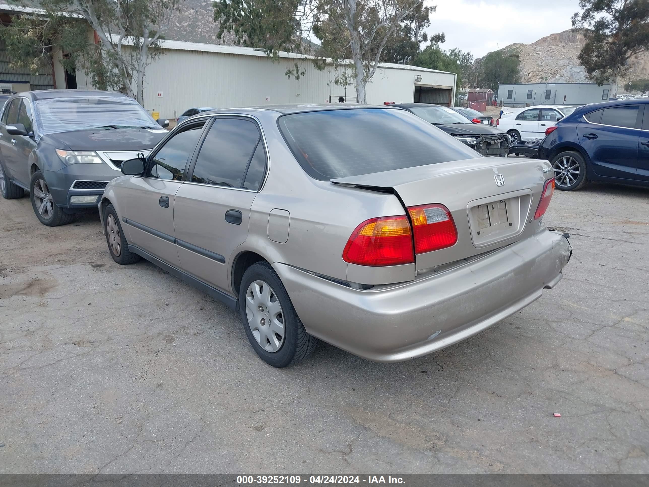 Photo 2 VIN: 1HGEJ6673YL057248 - HONDA CIVIC 