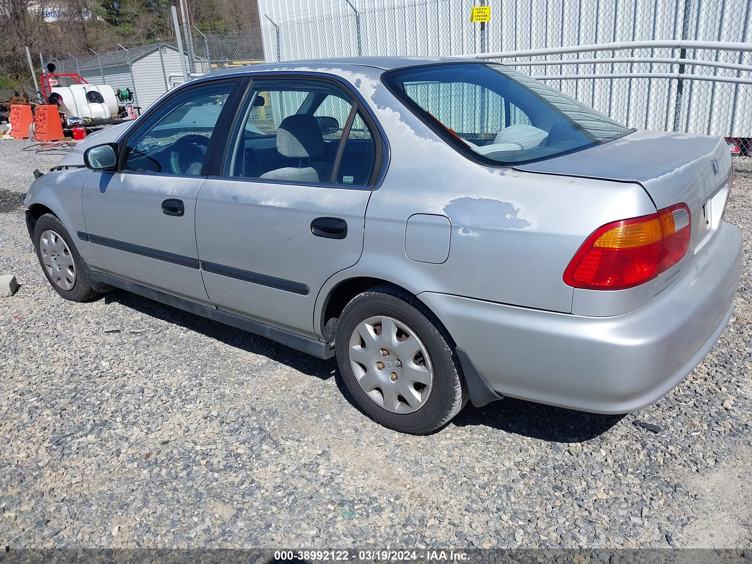 Photo 2 VIN: 1HGEJ6674XL031823 - HONDA CIVIC 