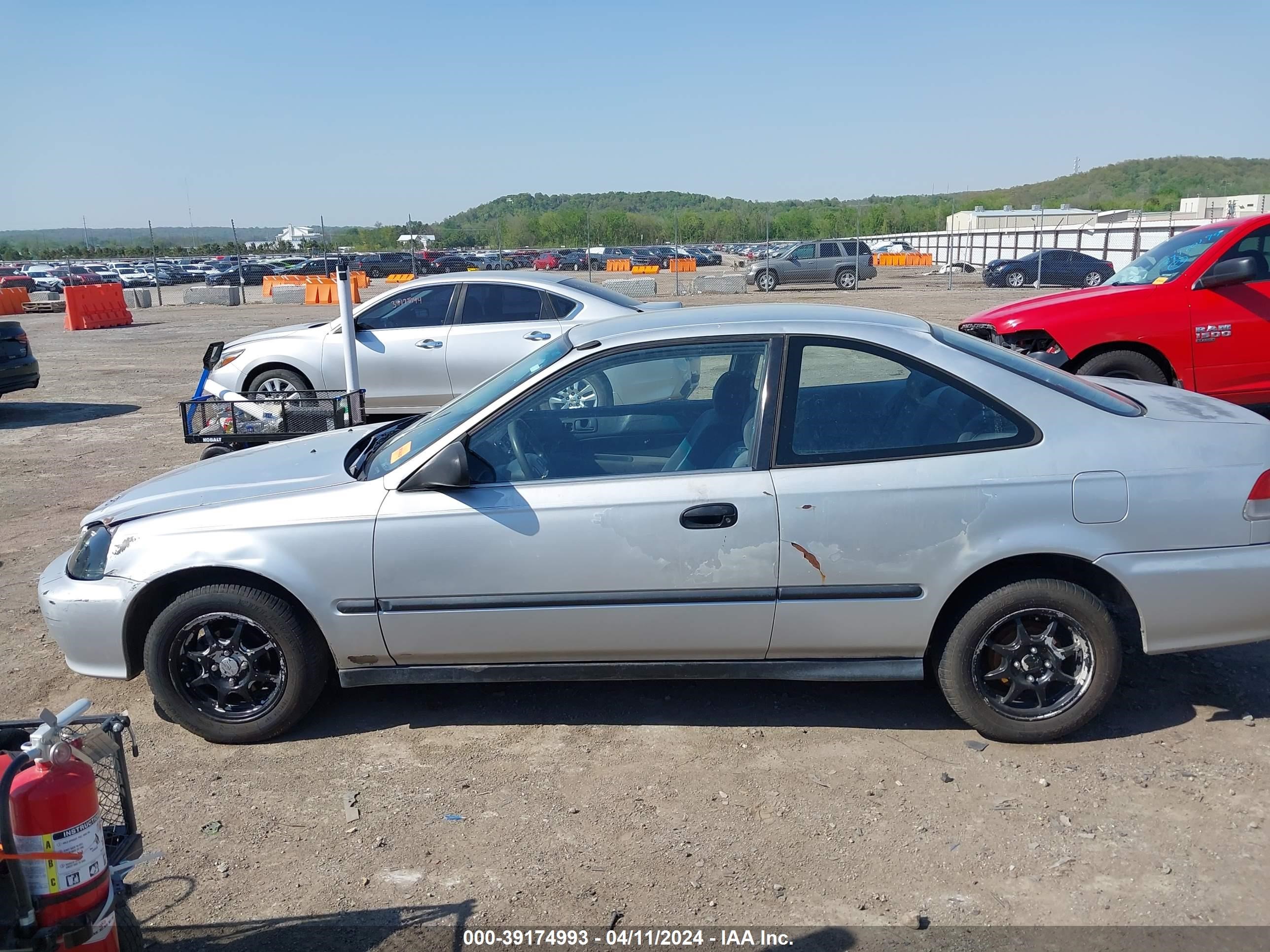 Photo 13 VIN: 1HGEJ7127XL007064 - HONDA CIVIC 