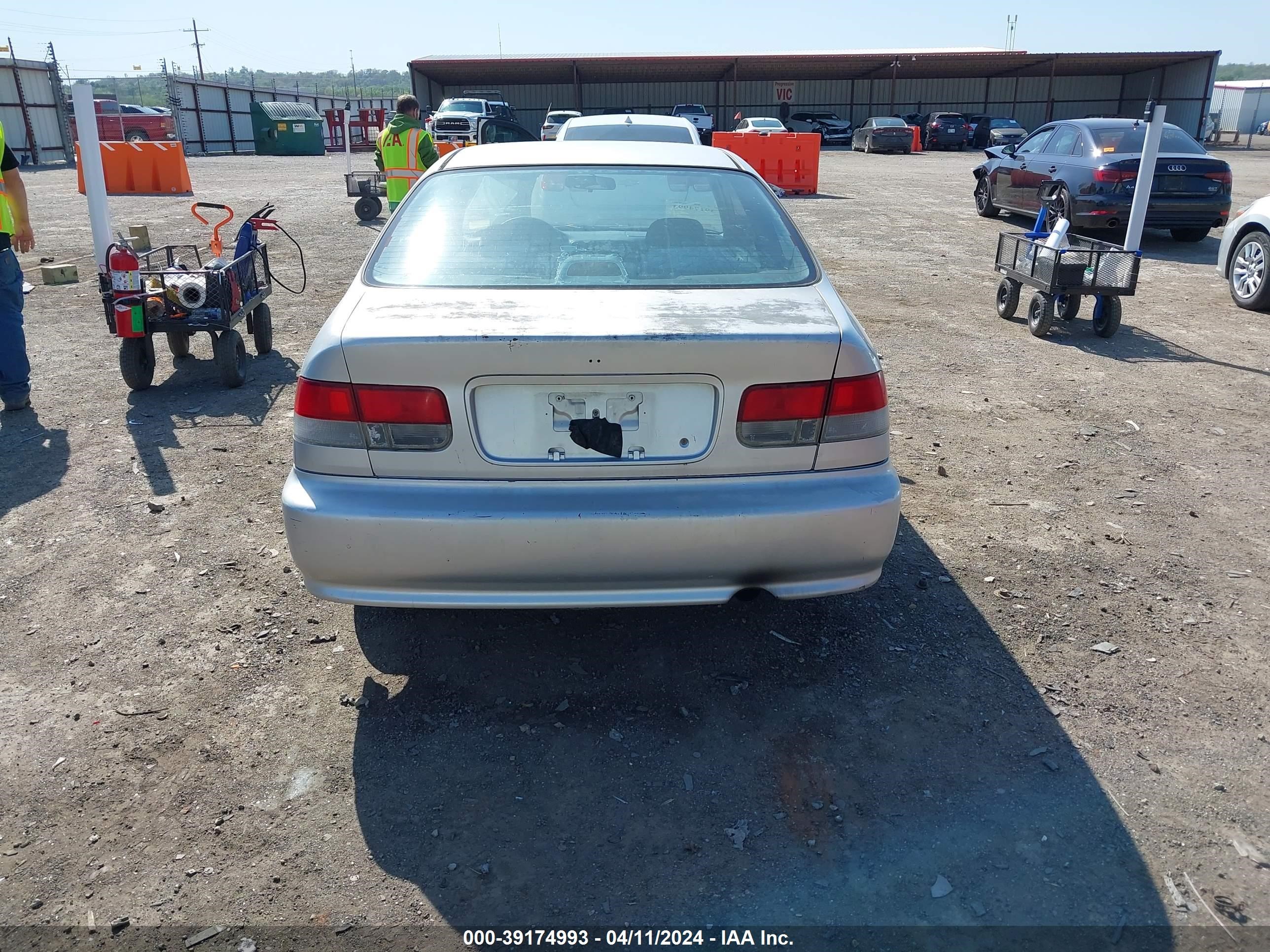 Photo 15 VIN: 1HGEJ7127XL007064 - HONDA CIVIC 