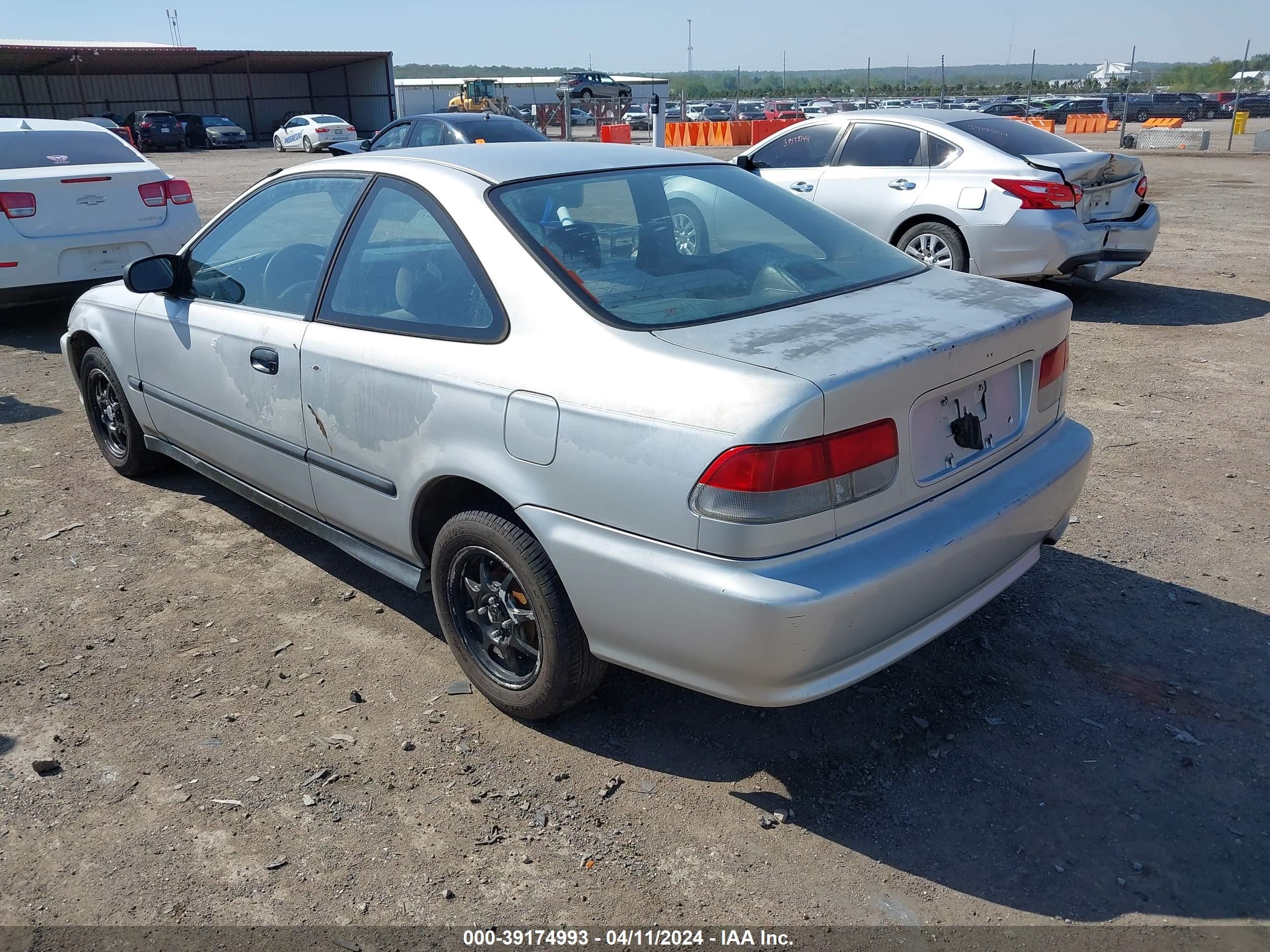 Photo 2 VIN: 1HGEJ7127XL007064 - HONDA CIVIC 