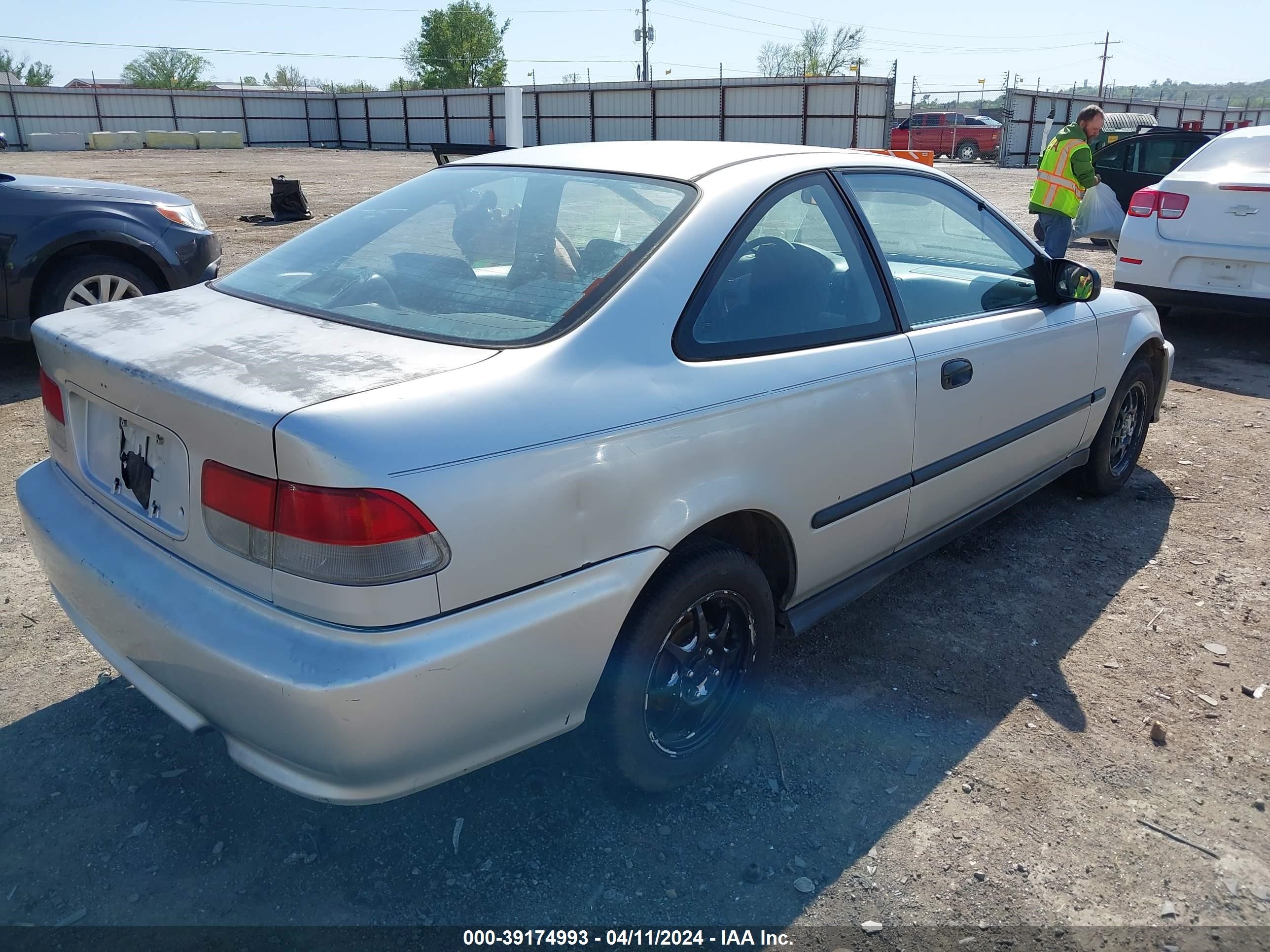 Photo 3 VIN: 1HGEJ7127XL007064 - HONDA CIVIC 