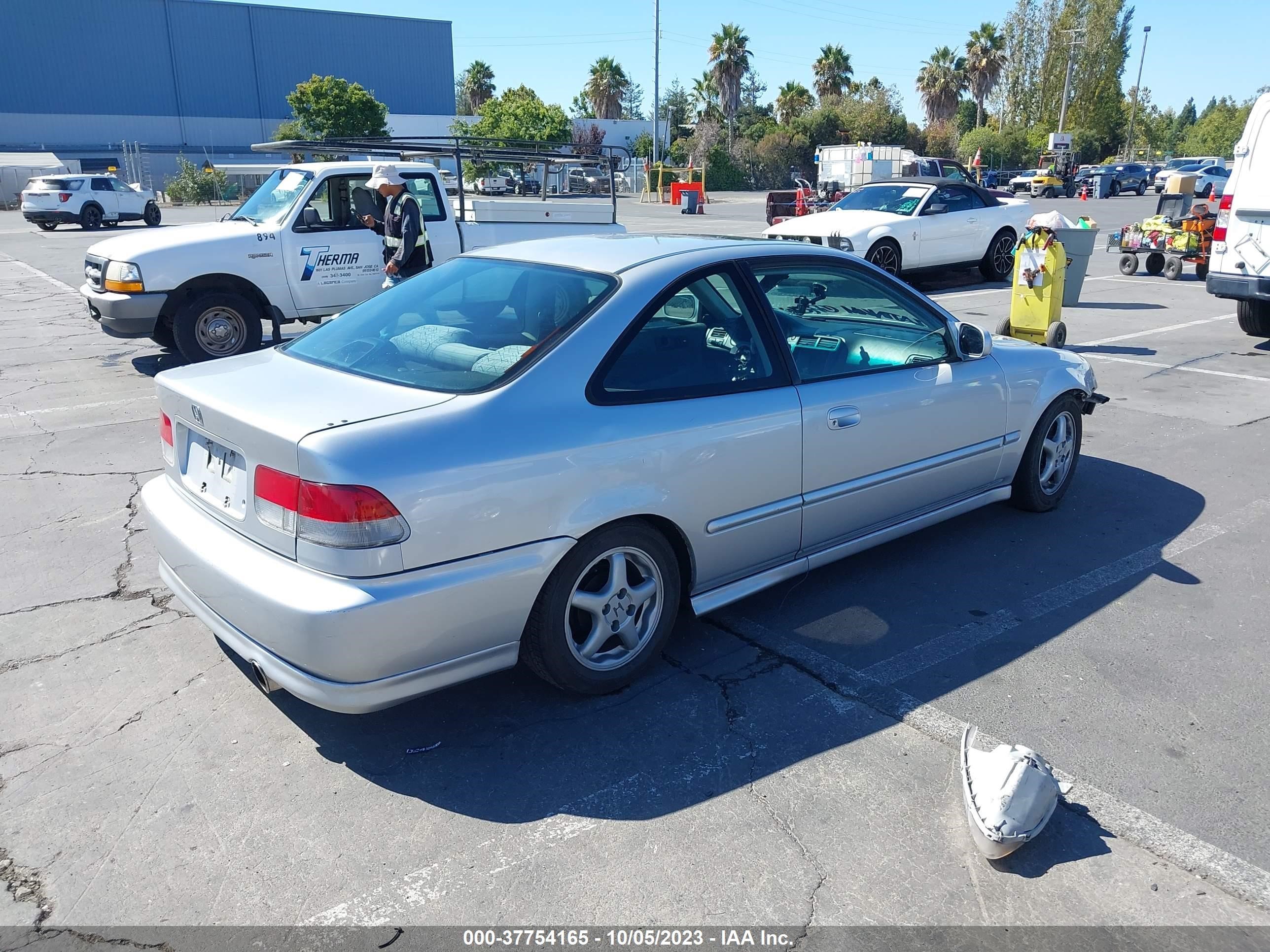 Photo 3 VIN: 1HGEJ8145XL074401 - HONDA CIVIC 