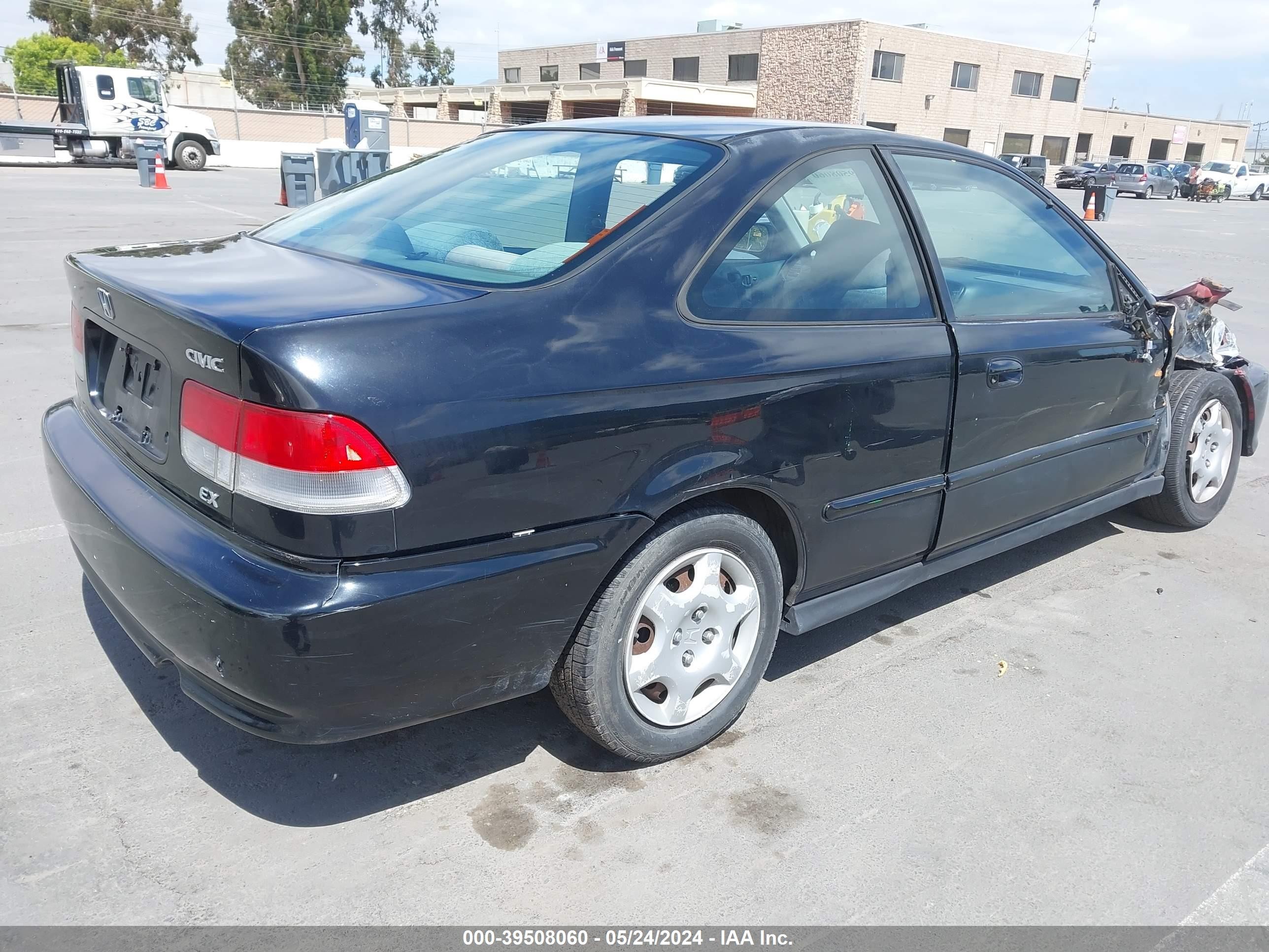 Photo 3 VIN: 1HGEJ8240YL000464 - HONDA CIVIC 