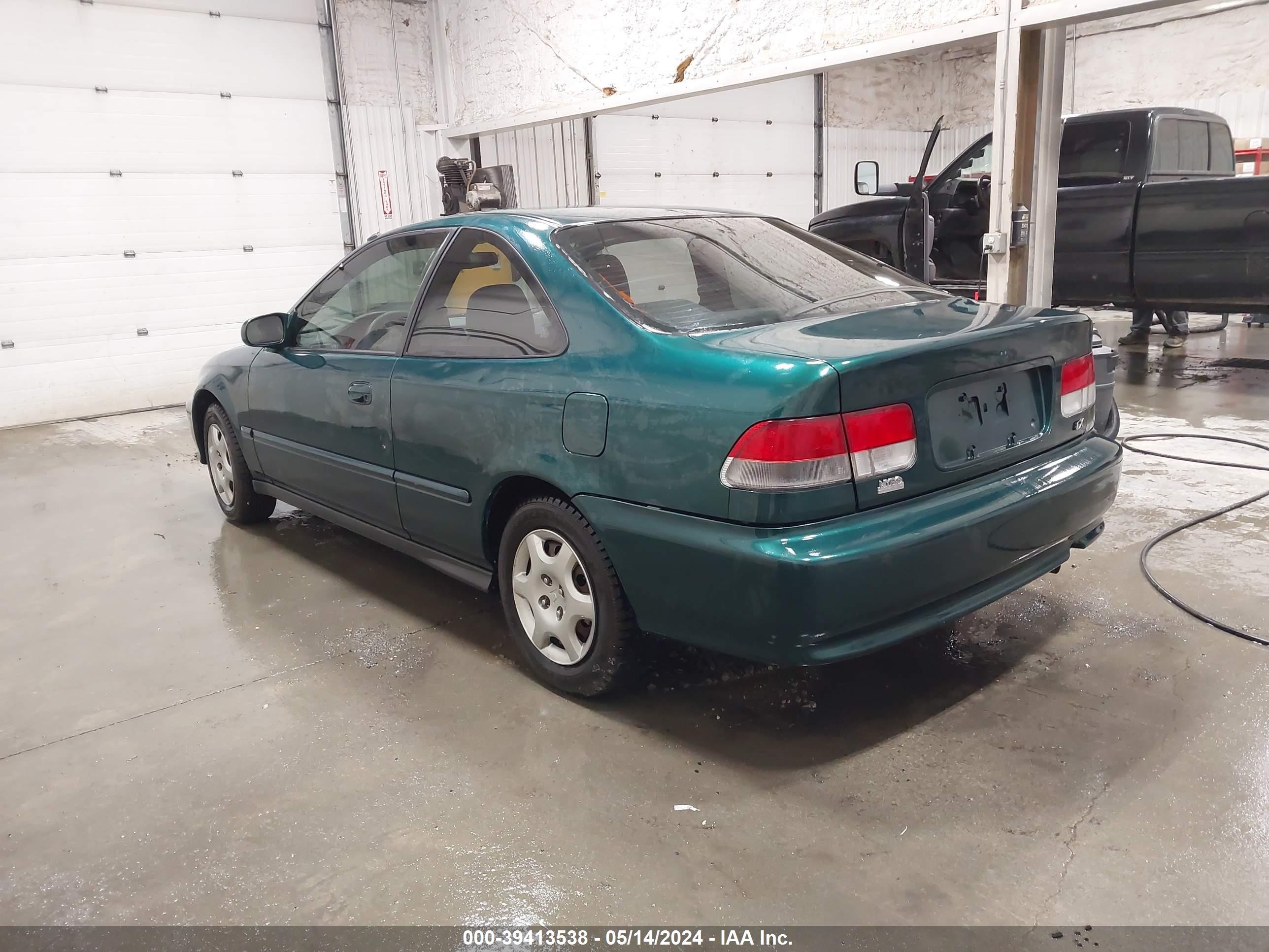 Photo 2 VIN: 1HGEJ8243XL042061 - HONDA CIVIC 