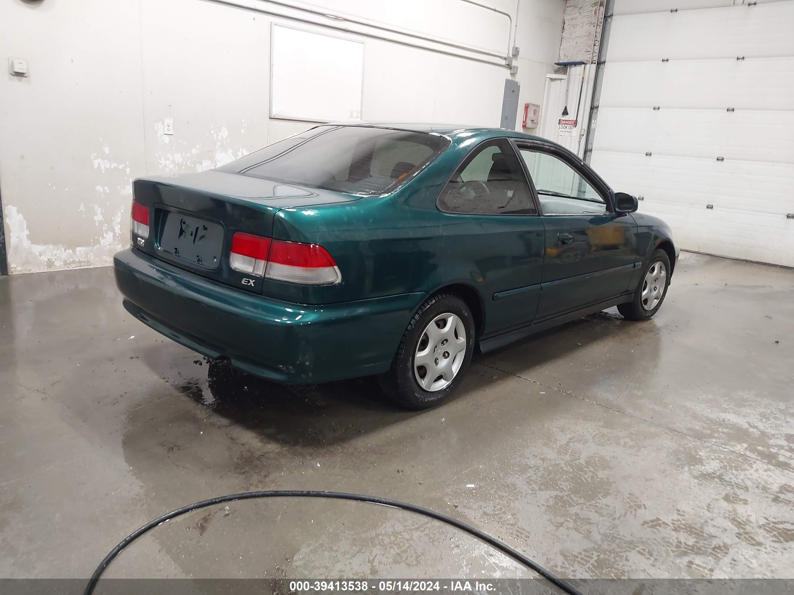 Photo 3 VIN: 1HGEJ8243XL042061 - HONDA CIVIC 