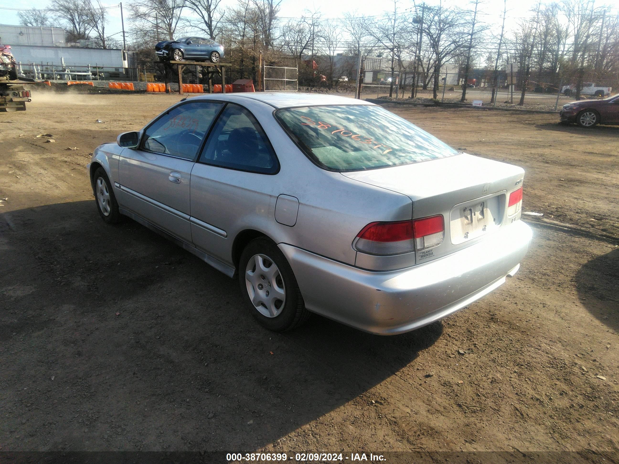 Photo 2 VIN: 1HGEJ8243XL090479 - HONDA CIVIC 