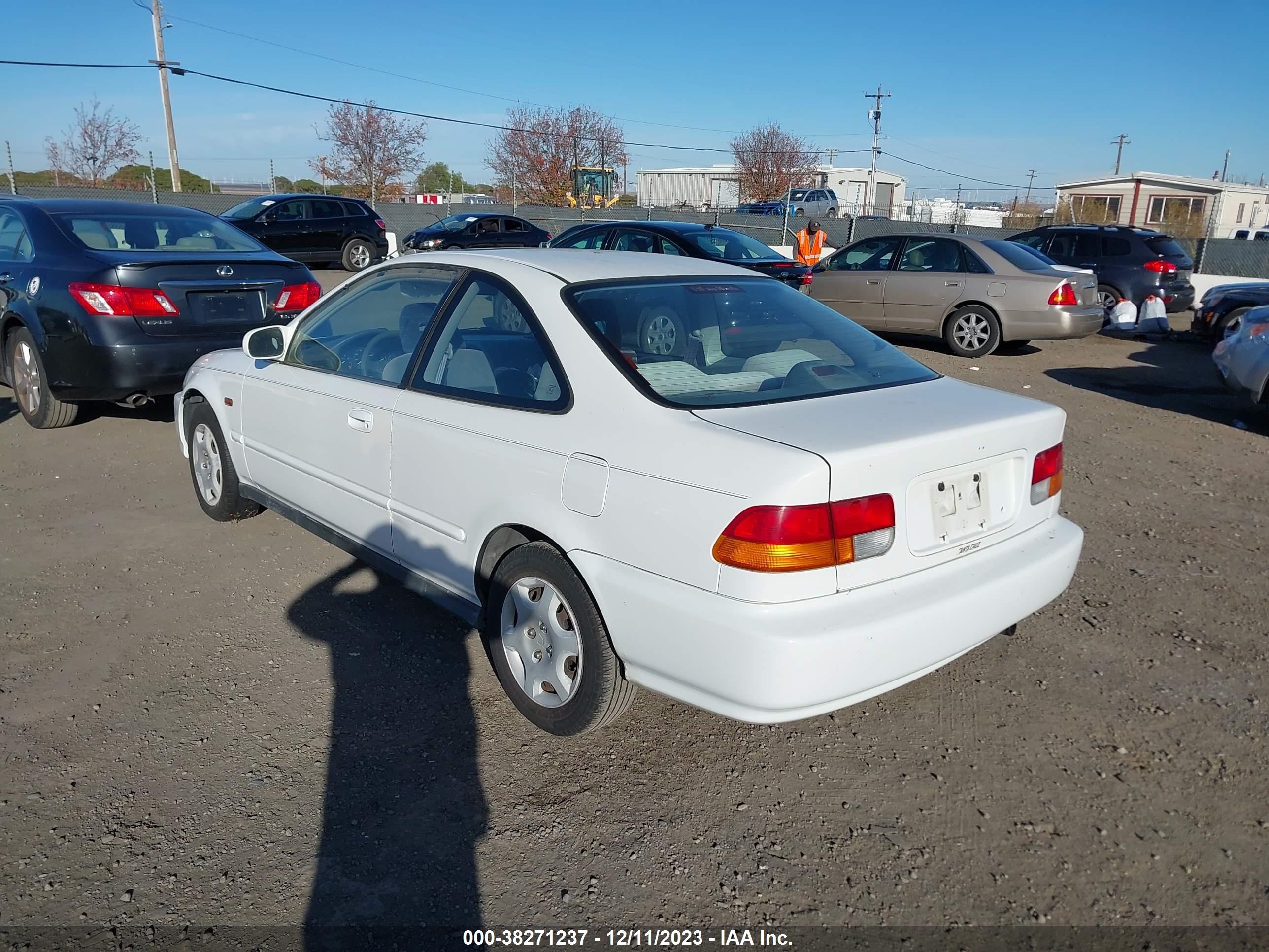 Photo 2 VIN: 1HGEJ8248TL026223 - HONDA CIVIC 