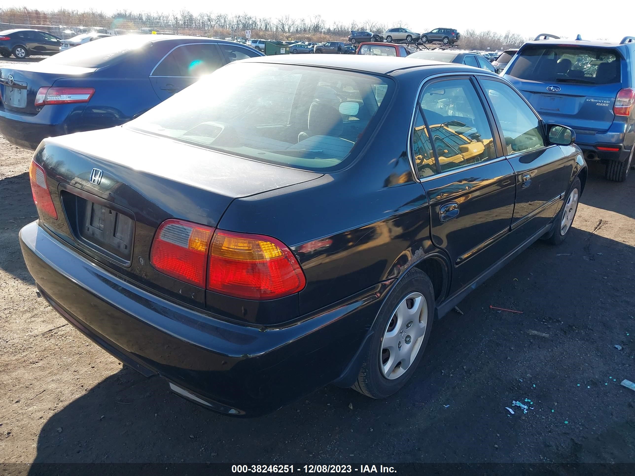 Photo 3 VIN: 1HGEJ8547XL040647 - HONDA CIVIC 