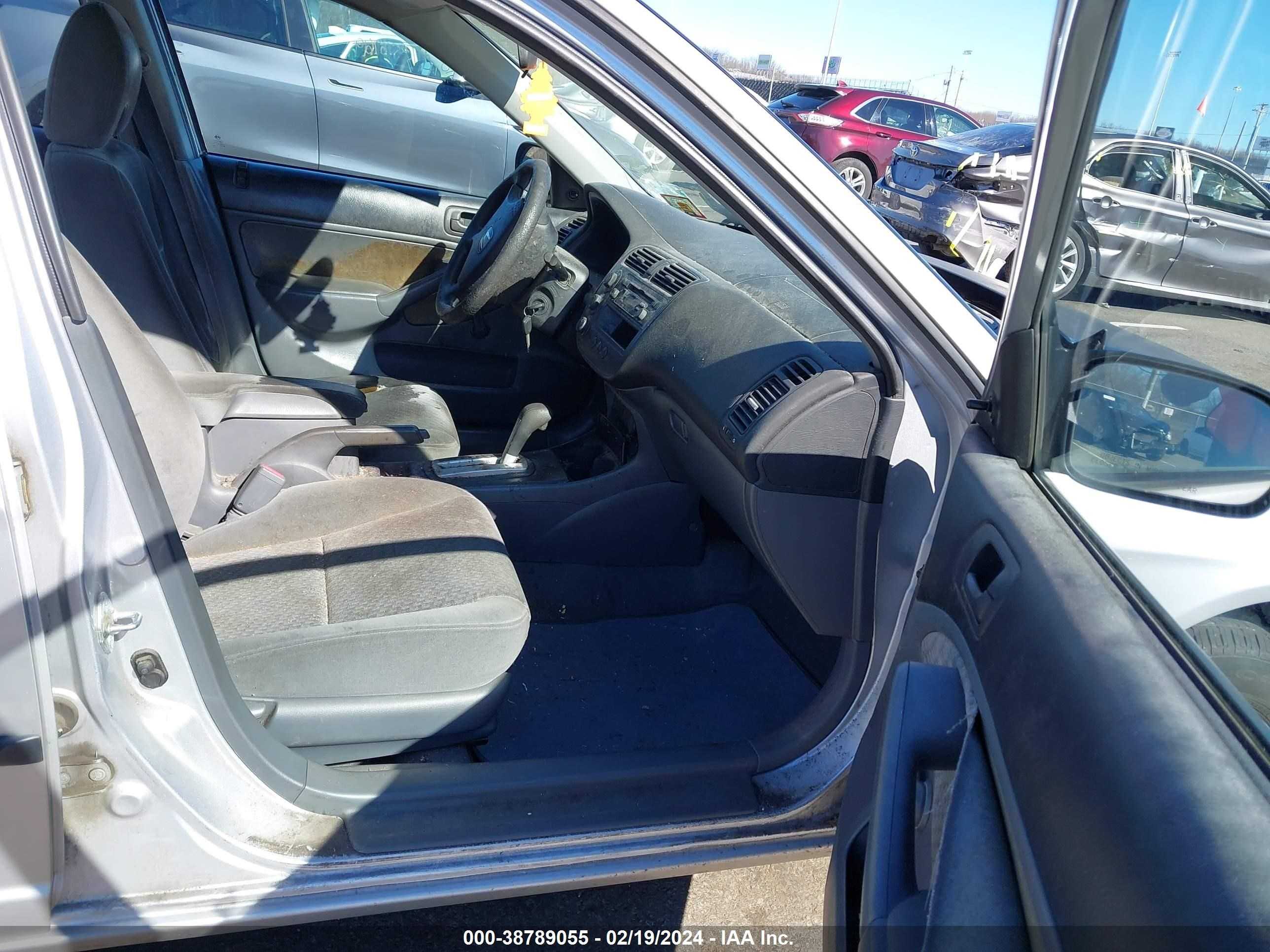 Photo 4 VIN: 1HGES16395L030063 - HONDA CIVIC 