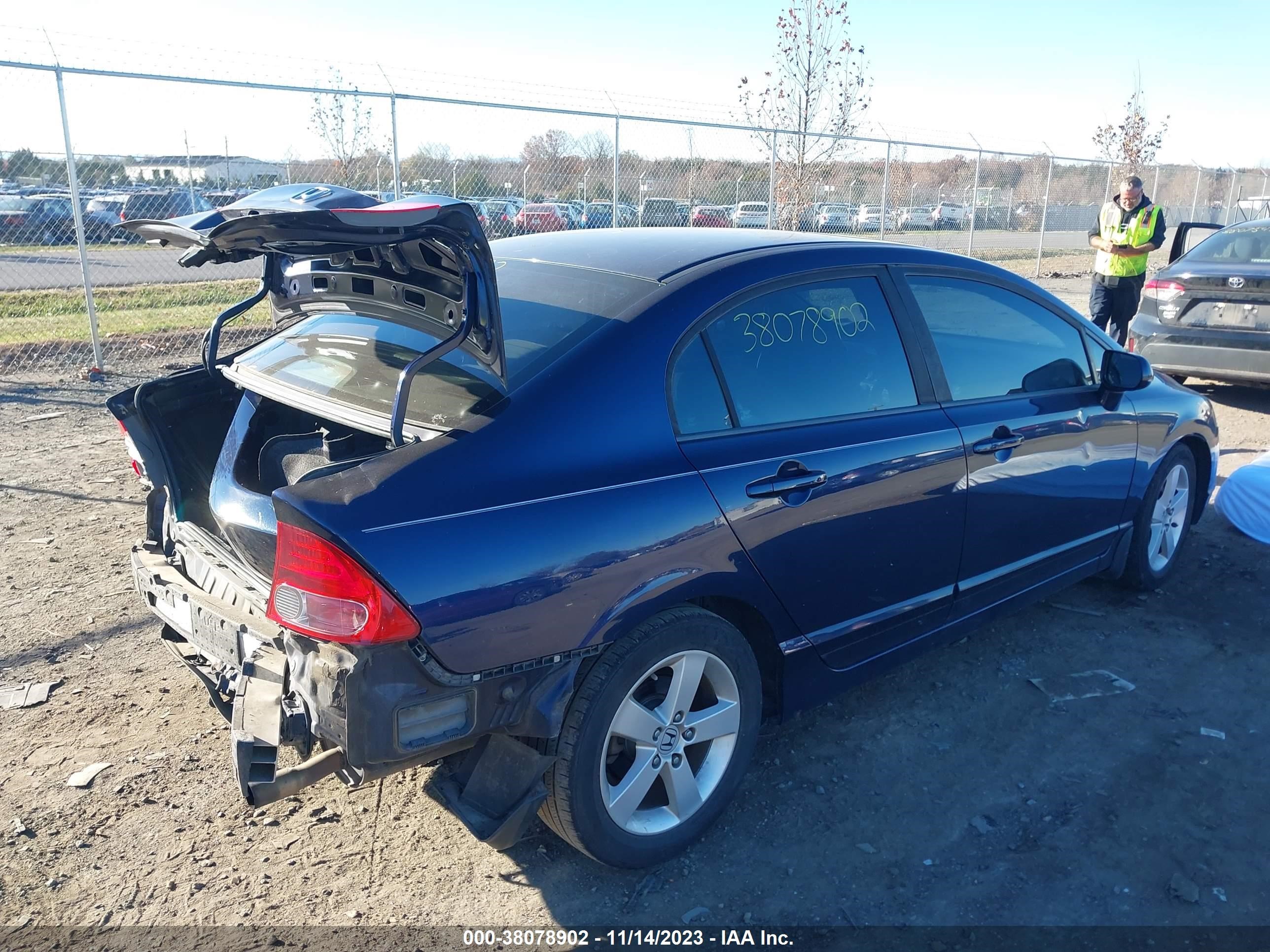 Photo 3 VIN: 1HGFA16818L077045 - HONDA CIVIC 