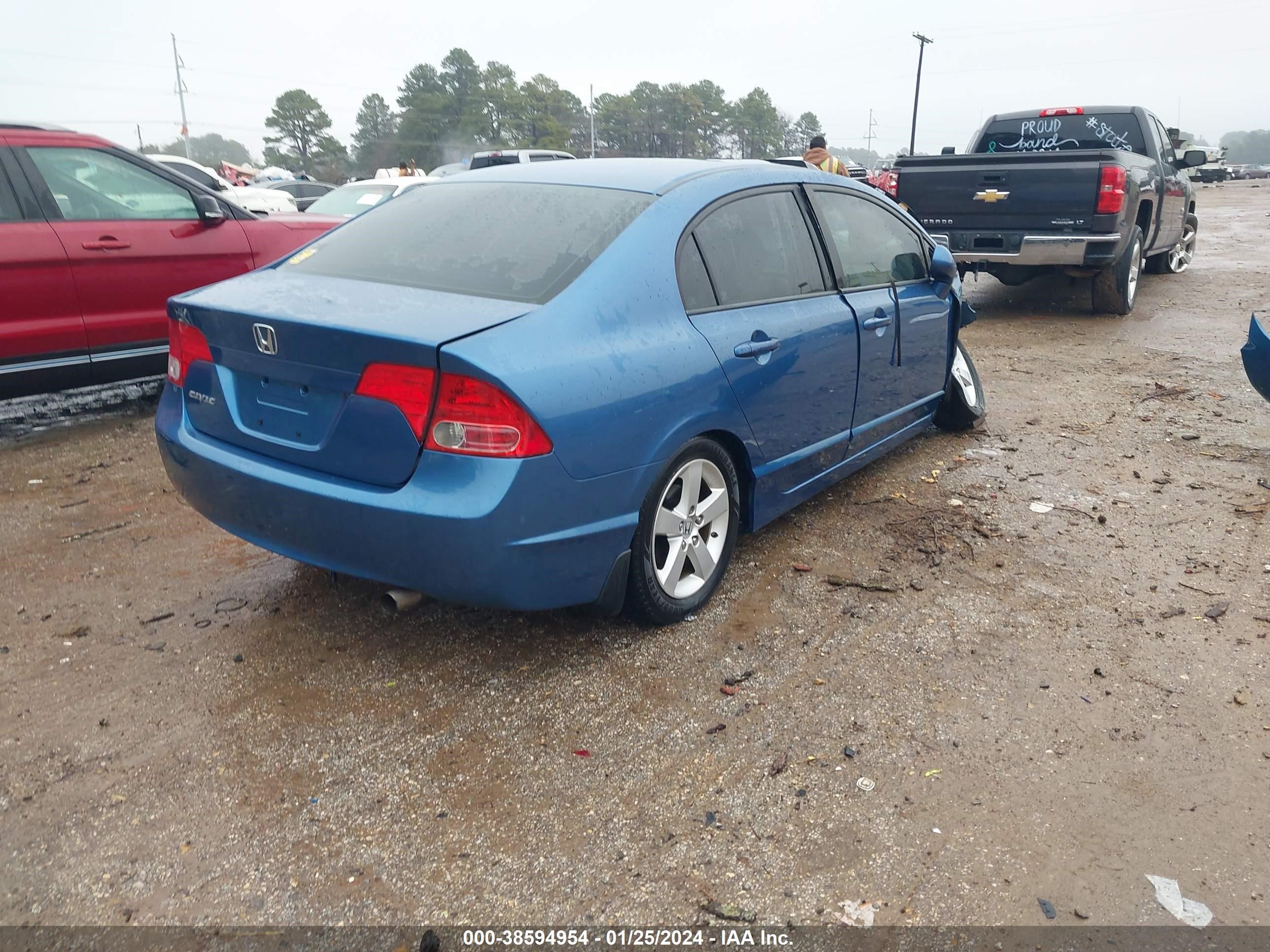 Photo 3 VIN: 1HGFA168X8L111581 - HONDA CIVIC 