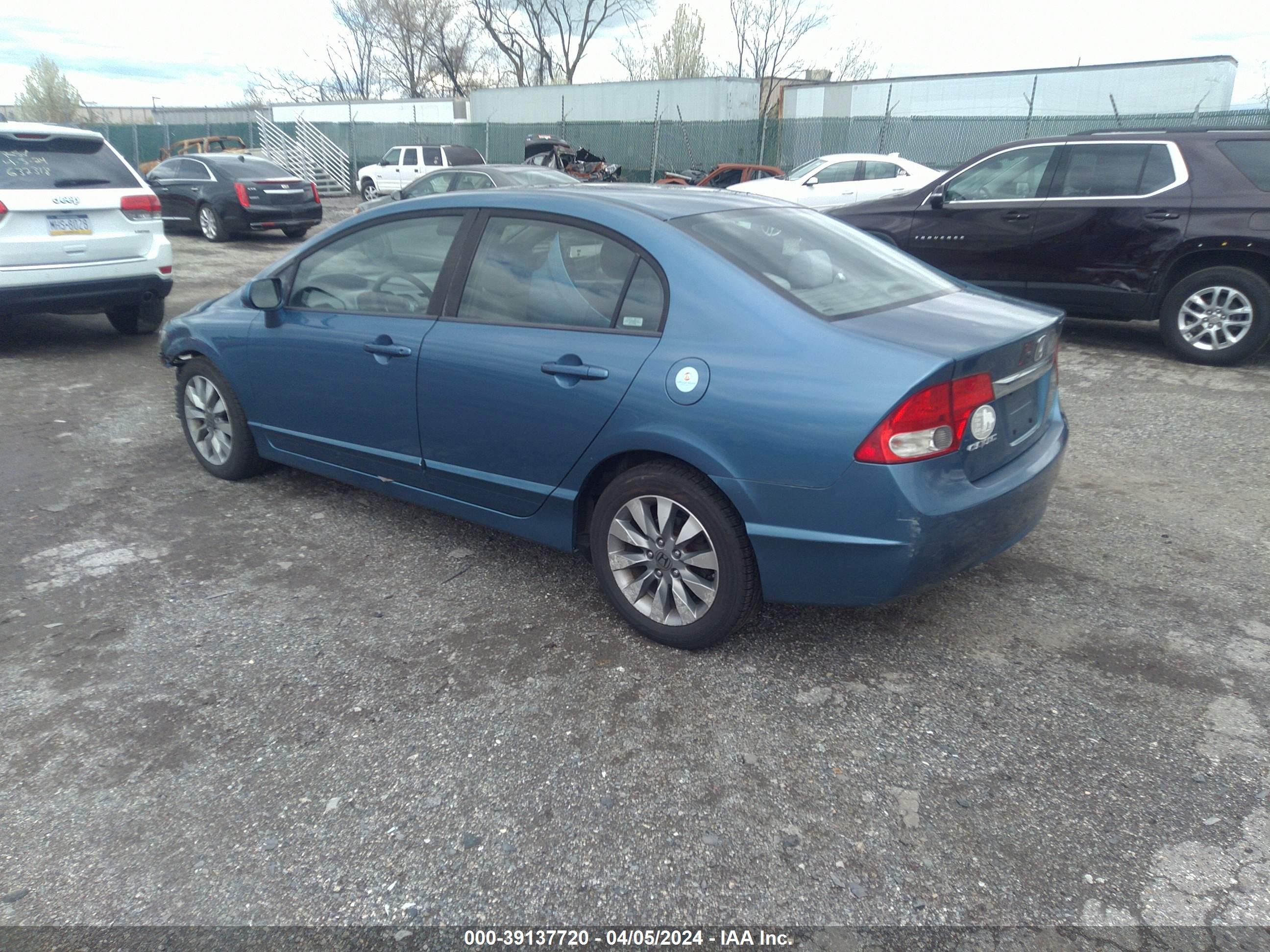 Photo 2 VIN: 1HGFA168X9L009392 - HONDA CIVIC 