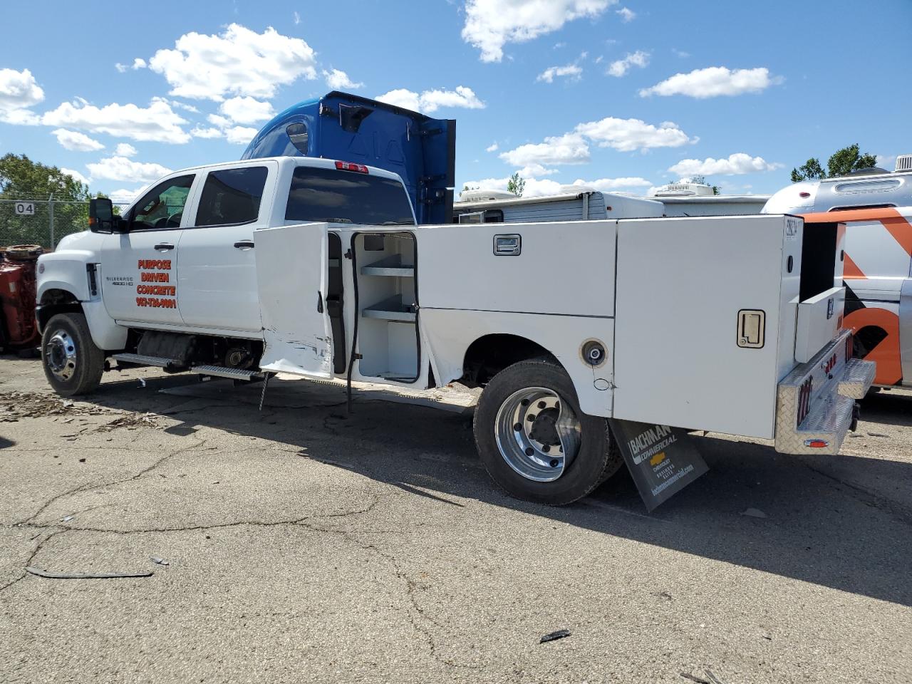 Photo 2 VIN: 1HTKJPVK0PH461089 - CHEVROLET SILVERADO 